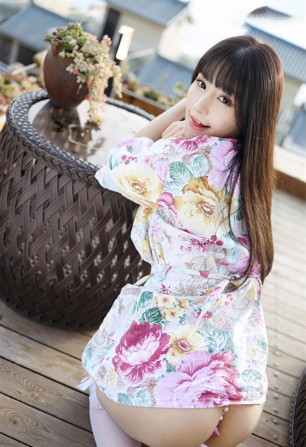 Flower Zhu Ke'er's outdoor uniquely curvaceous sexy figure