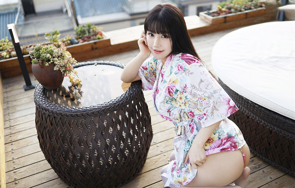 Flower Zhu Ke'er's outdoor uniquely curvaceous sexy figure