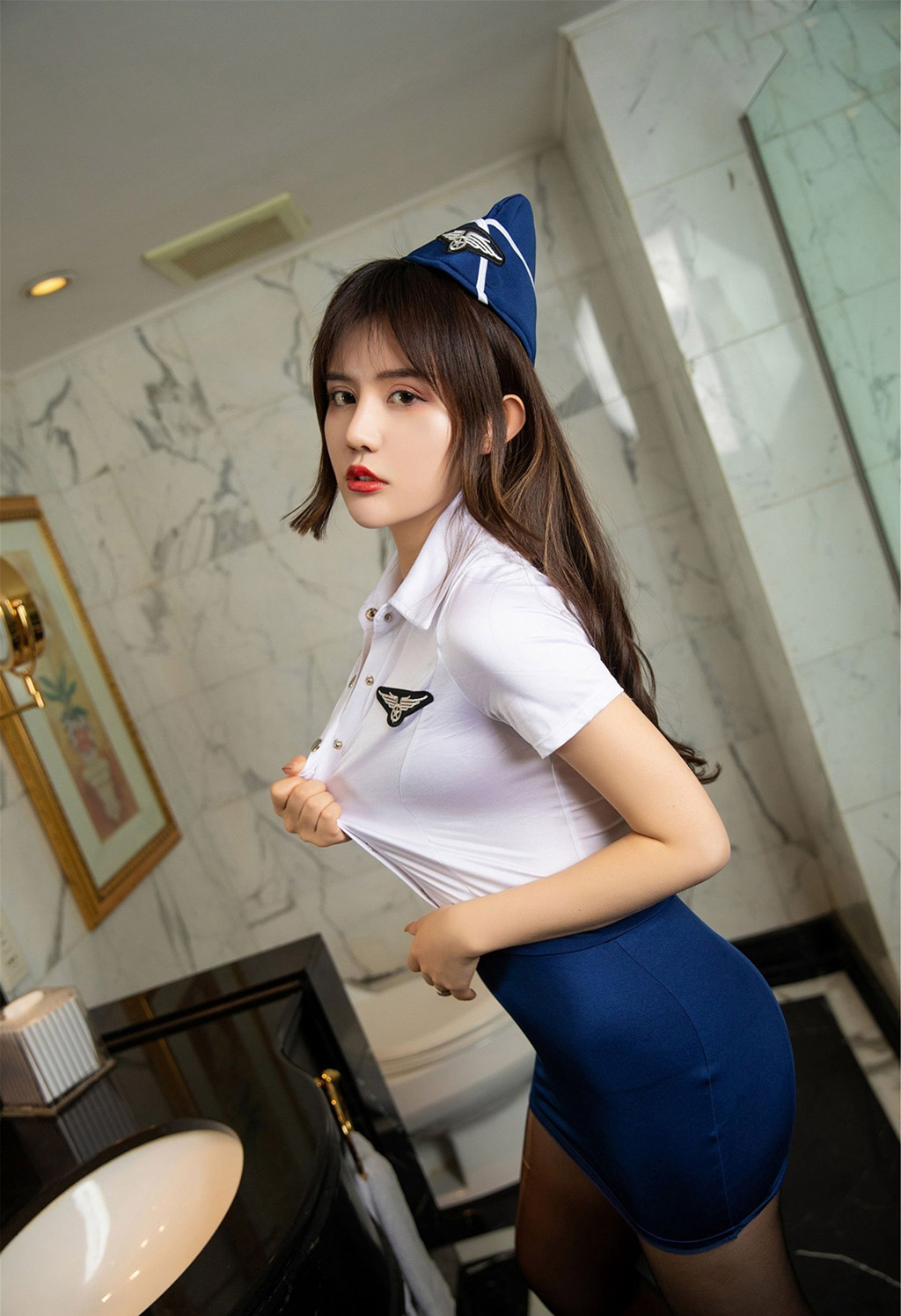 Zhuo Ya Qi's flight attendant uniform with black silk underwear is charming and seductive.