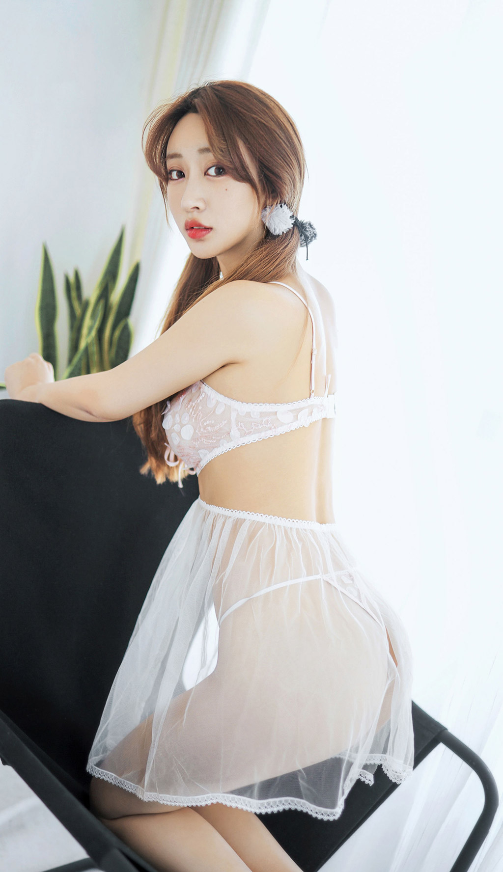 Lin Zixin's vaguely semi-transparent underwear, the ultimate temptation.