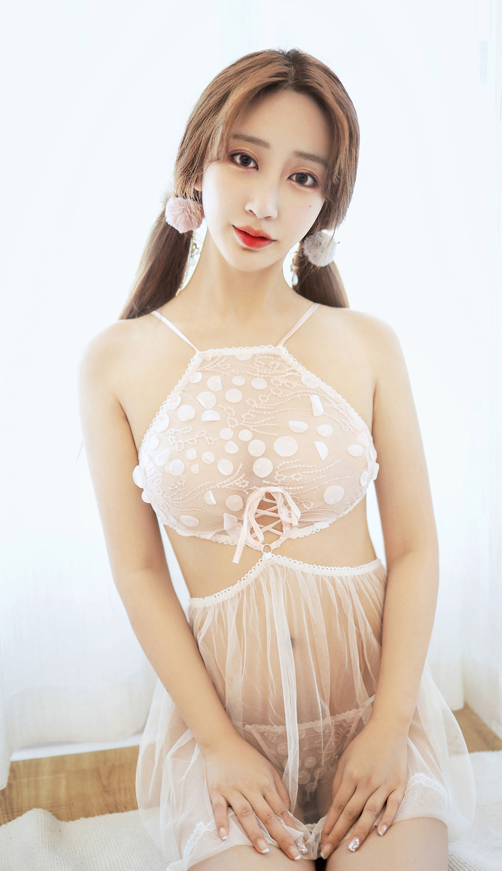 Lin Zixin's vaguely semi-transparent underwear, the ultimate temptation.
