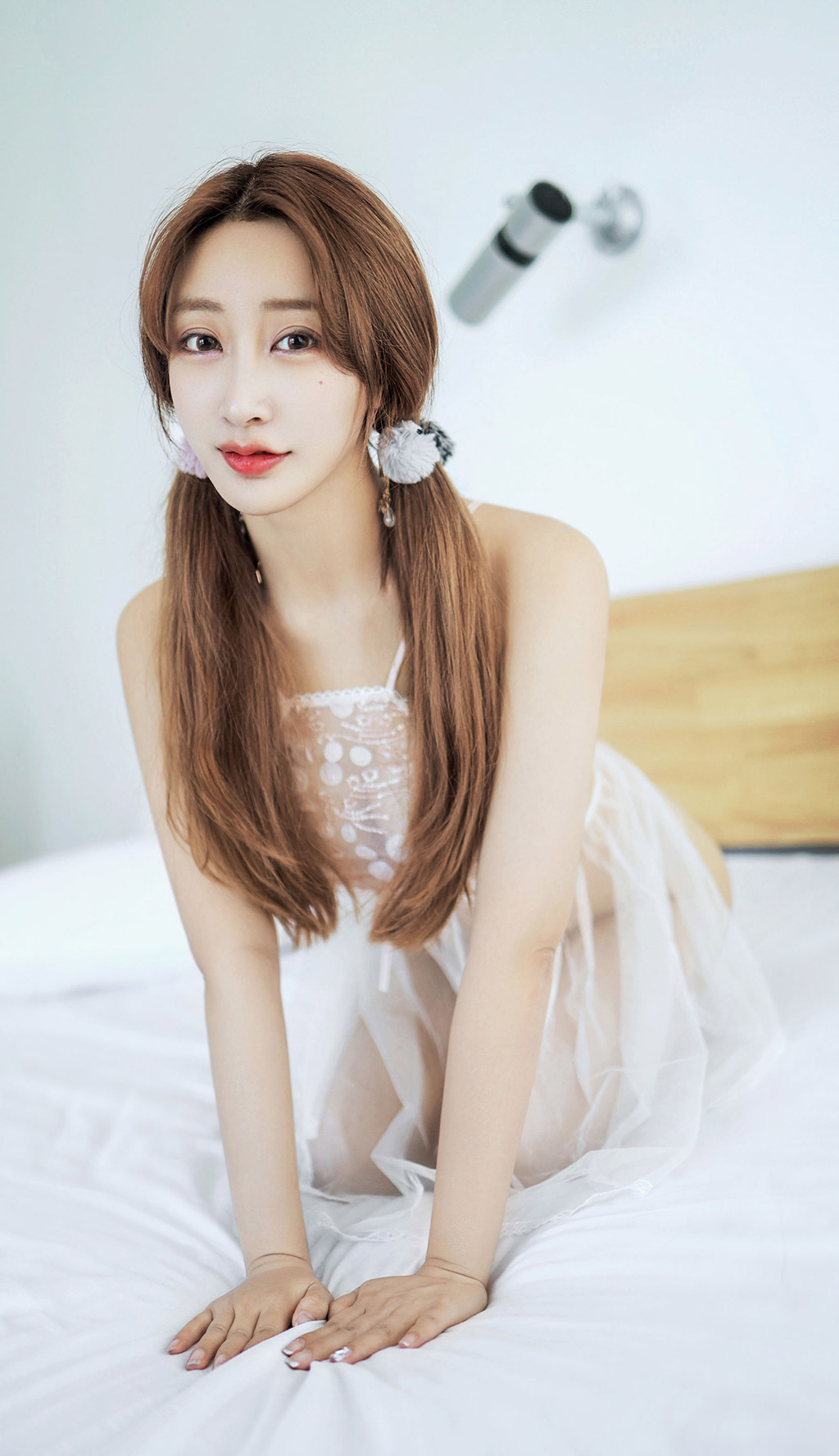 Lin Zixin's vaguely semi-transparent underwear, the ultimate temptation.