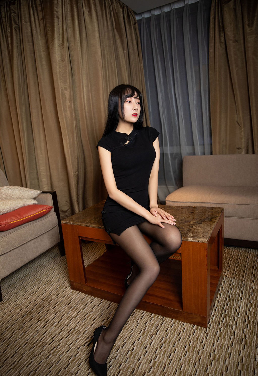Hà Gia Anh - Bộ sưu tập đồ lót gợi cảm, tất đen và chân đẹp series
