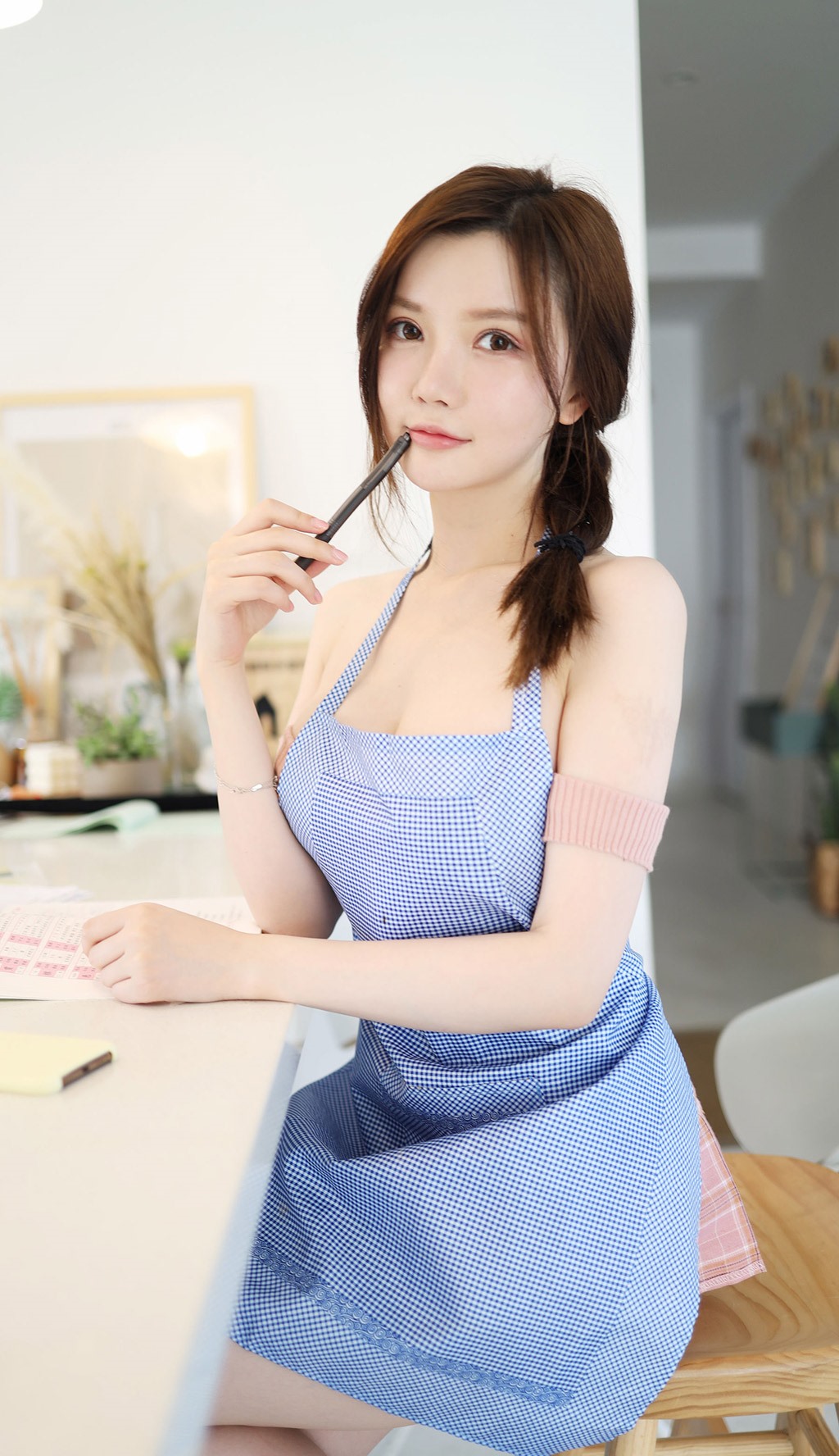 Nuomeizi Mini Gương Mặt Trẻ Trung Ngực Khổng Lồ Nữ Hầu Gái Tại Nhà Chủ Đề