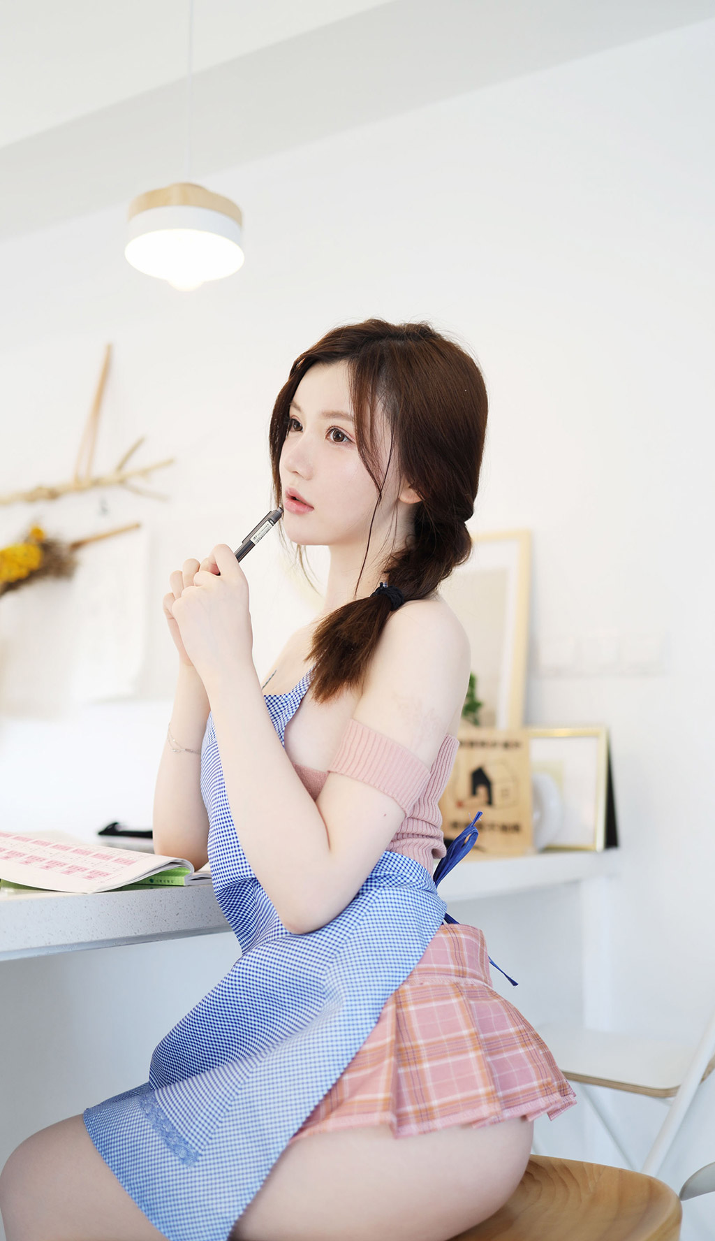 Nuomeizi Mini Gương Mặt Trẻ Trung Ngực Khổng Lồ Nữ Hầu Gái Tại Nhà Chủ Đề