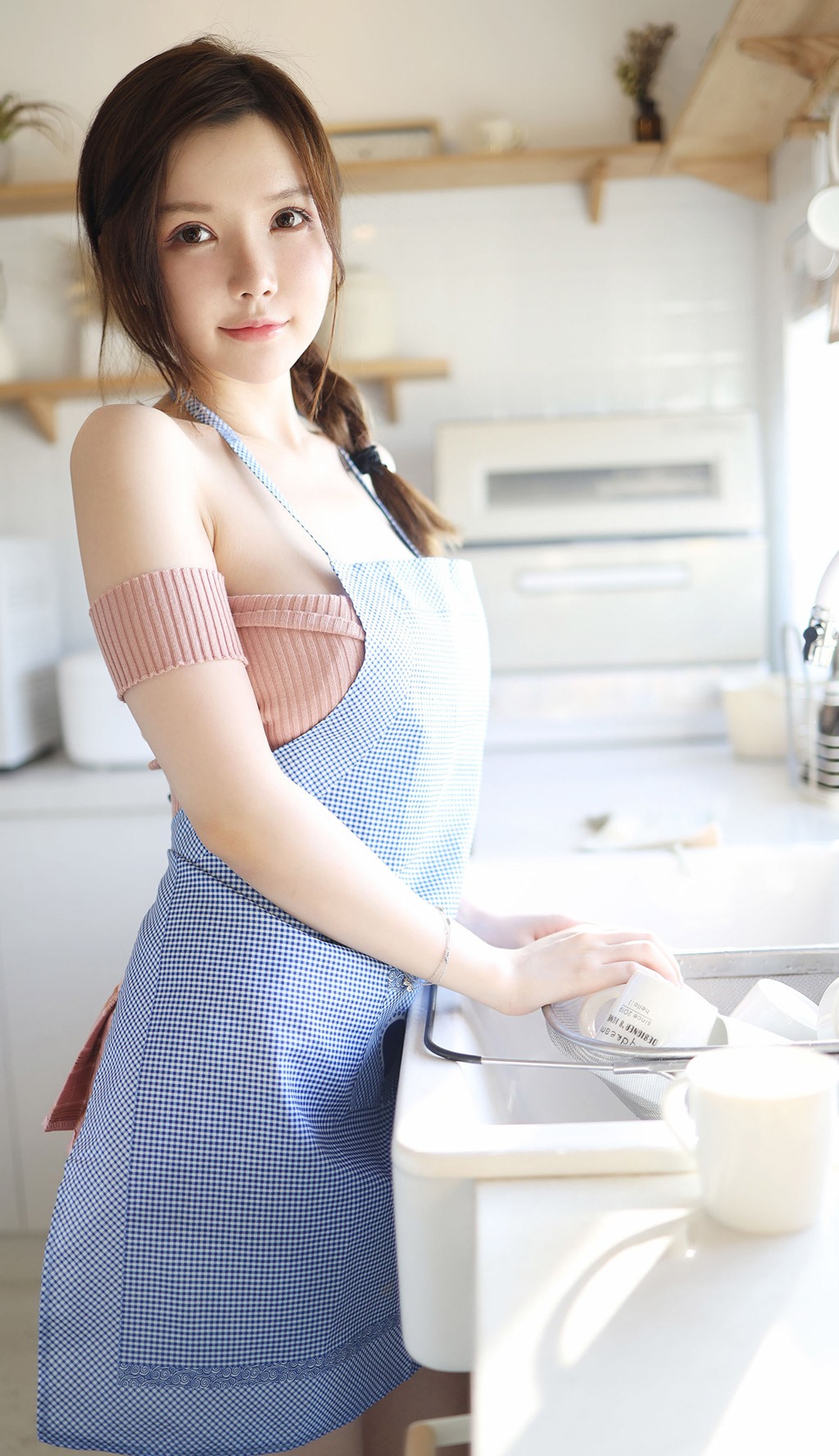 Nuomeizi Mini Gương Mặt Trẻ Trung Ngực Khổng Lồ Nữ Hầu Gái Tại Nhà Chủ Đề