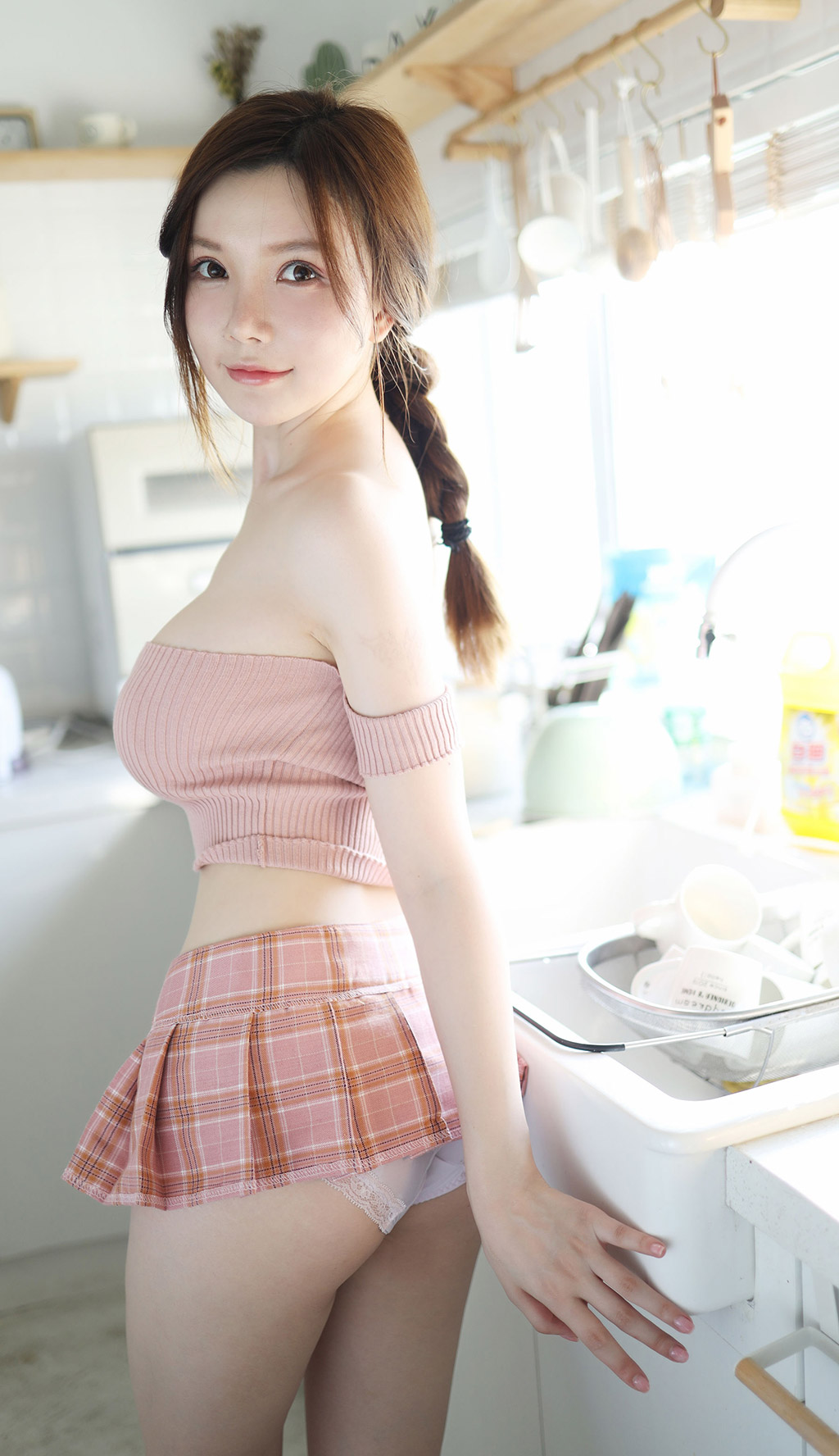 糯美子Mini童颜巨乳居家女仆主题