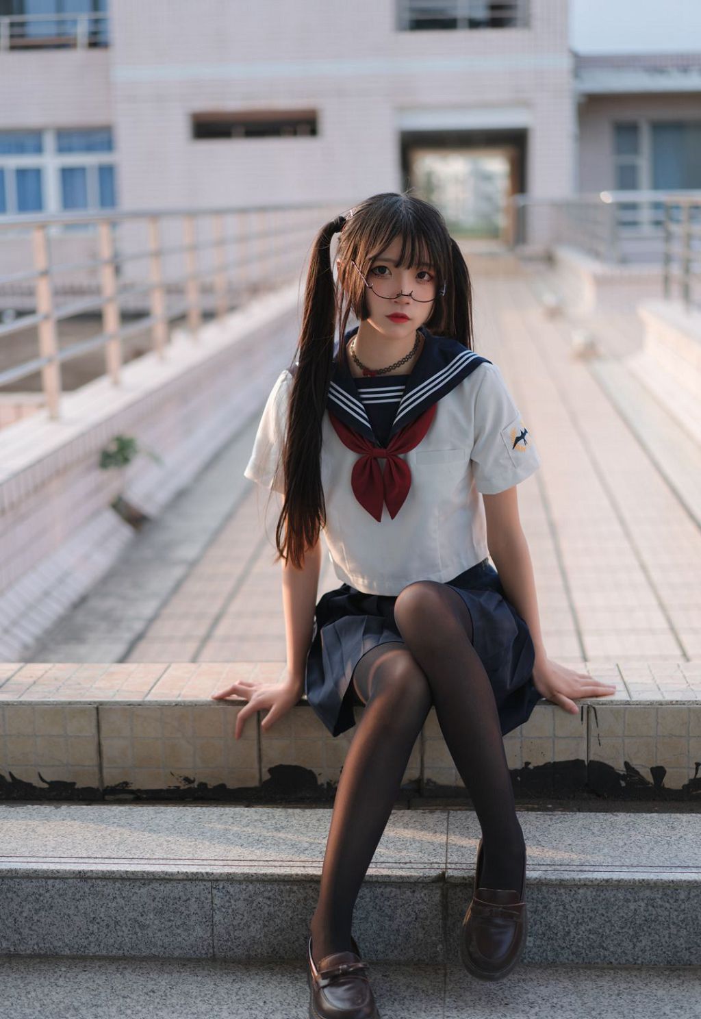 Ảnh cosplay gái trẻ quy mô lớn, gợi cảm với tất đen HD.