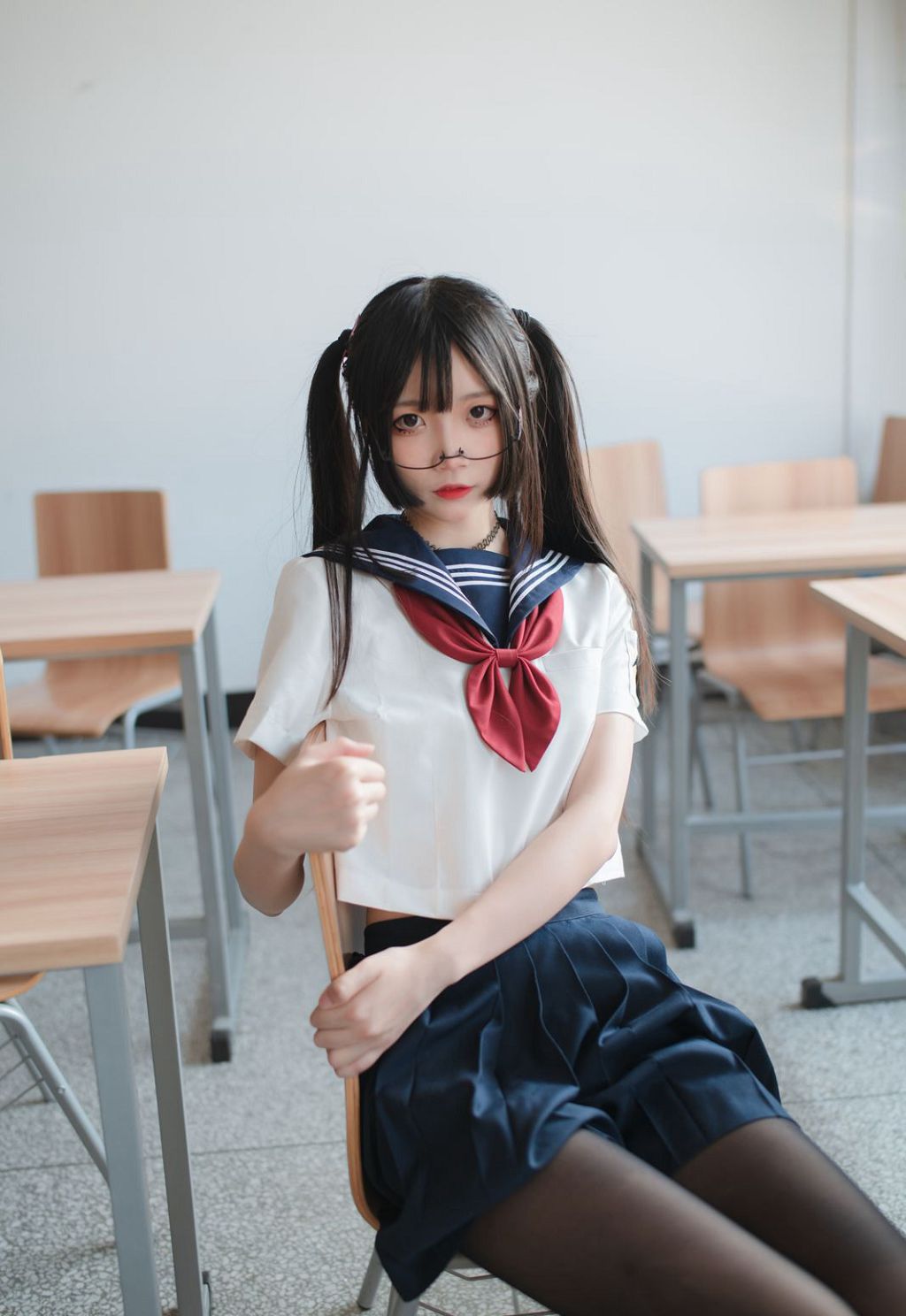 Ảnh cosplay gái trẻ quy mô lớn, gợi cảm với tất đen HD.