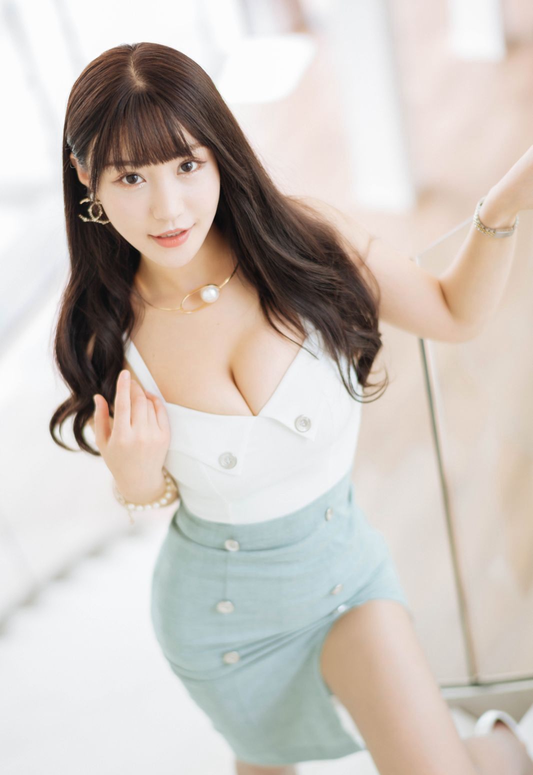 Zhu Ke'er's High-Definition Photos: Flesh-Colored Stockings, Perky Buttocks, Uniform, Young Model with Bountiful Breasts Human Body Photography