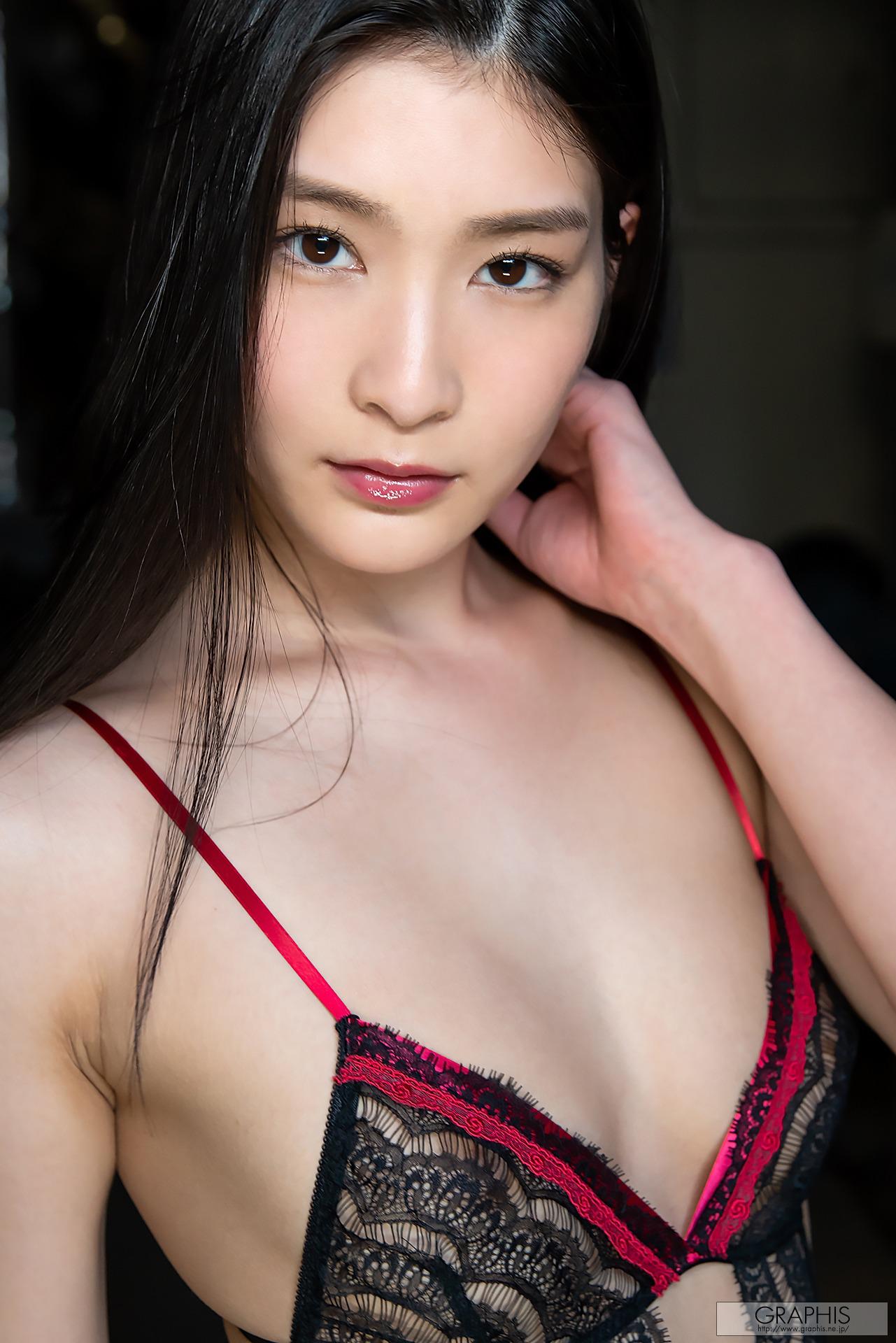 [Graphis] Special Gravure - Suzu Honjo 本庄鈴 160P