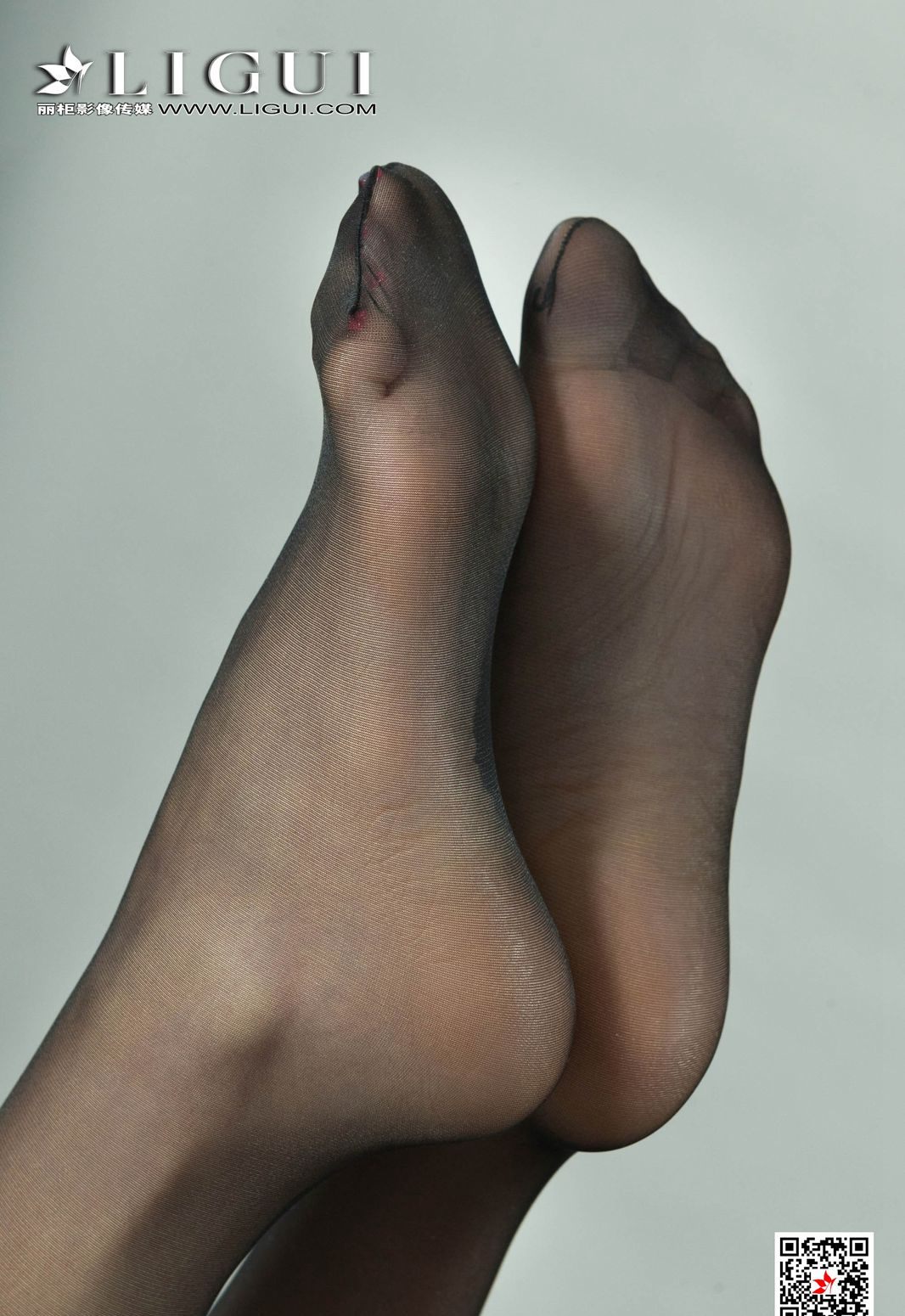 黒シルクの美しい脚、麗柜の美女モデル、セクシーな感情趣内衣の高画質セット写真