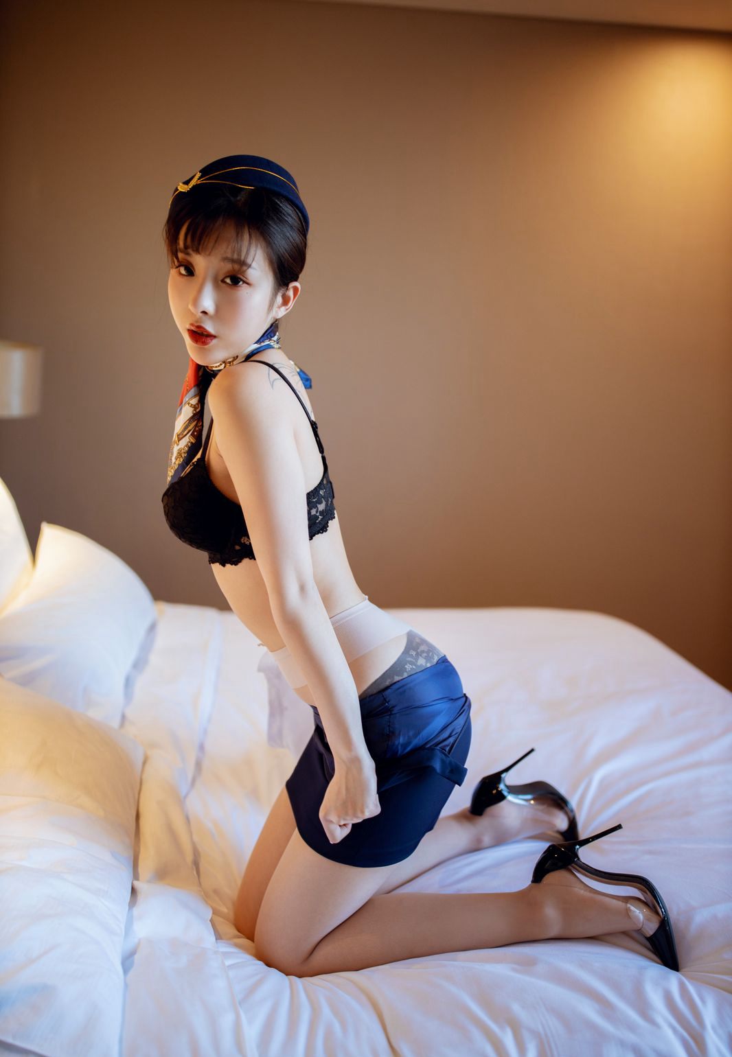 性感空姐妹子陈小喵诱惑蕾丝内衣酒店私拍诱惑写真