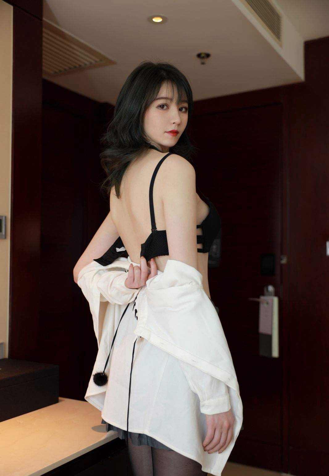 섹시한 학생복 블랙 스톡킹 아름다운 다리 하얀 피부 유혹적인 침대 위 예쁜 발 사진집