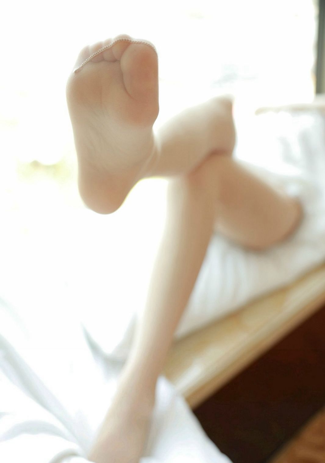 ヤン・モの完璧な清秀美女、超誘惑的美脚、肉色ストッキング、レースの情趣写真