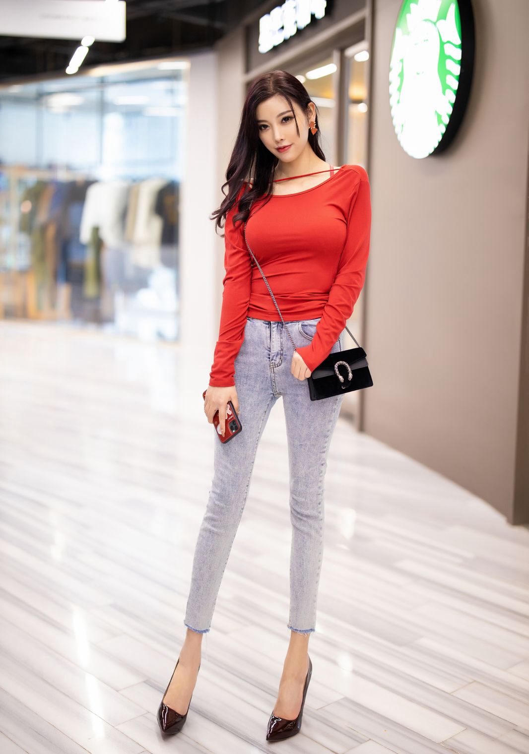 Hình ảnh Dương Thần Thần cực phẩm ngực lớn quần jeans mông vểnh quần lót tam giác vớ nylon chân đẹp