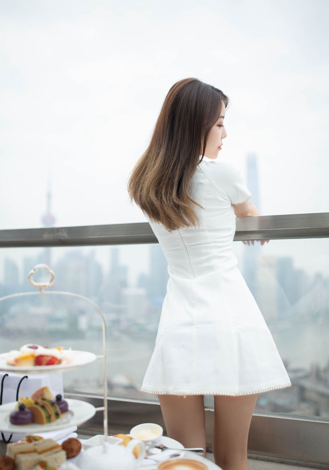 Xia Shi Shi Sally's sexy long legs, full breasts, hot body, seductive beauty photo shoot