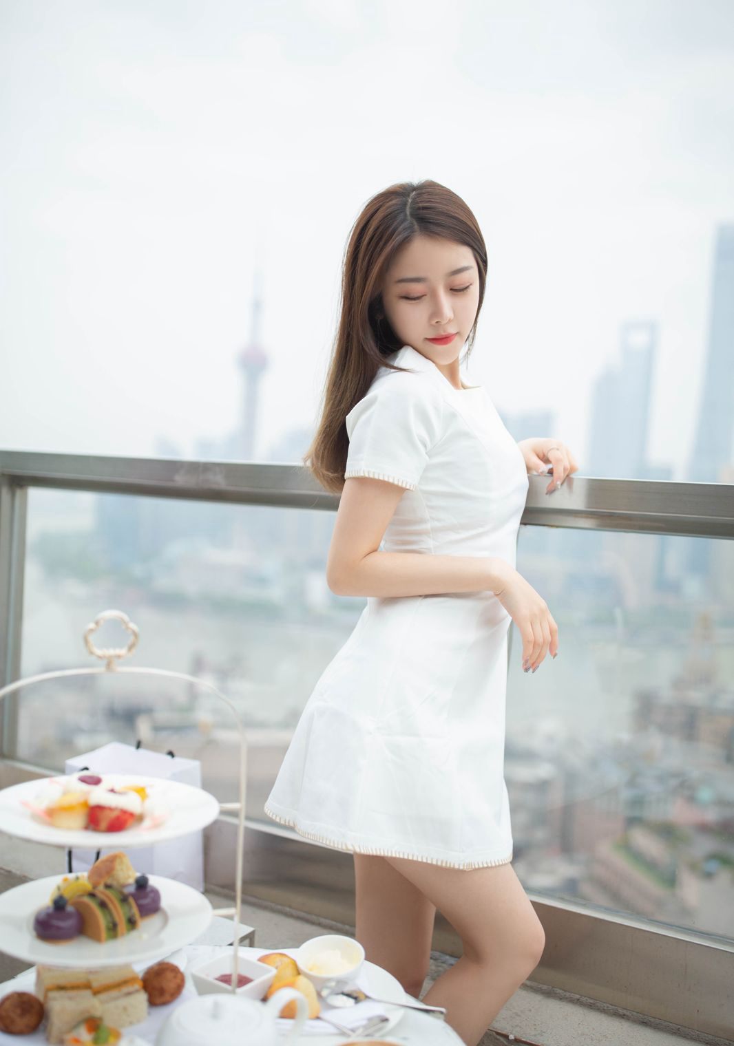 Xia Shi Shi Sally's sexy long legs, full breasts, hot body, seductive beauty photo shoot