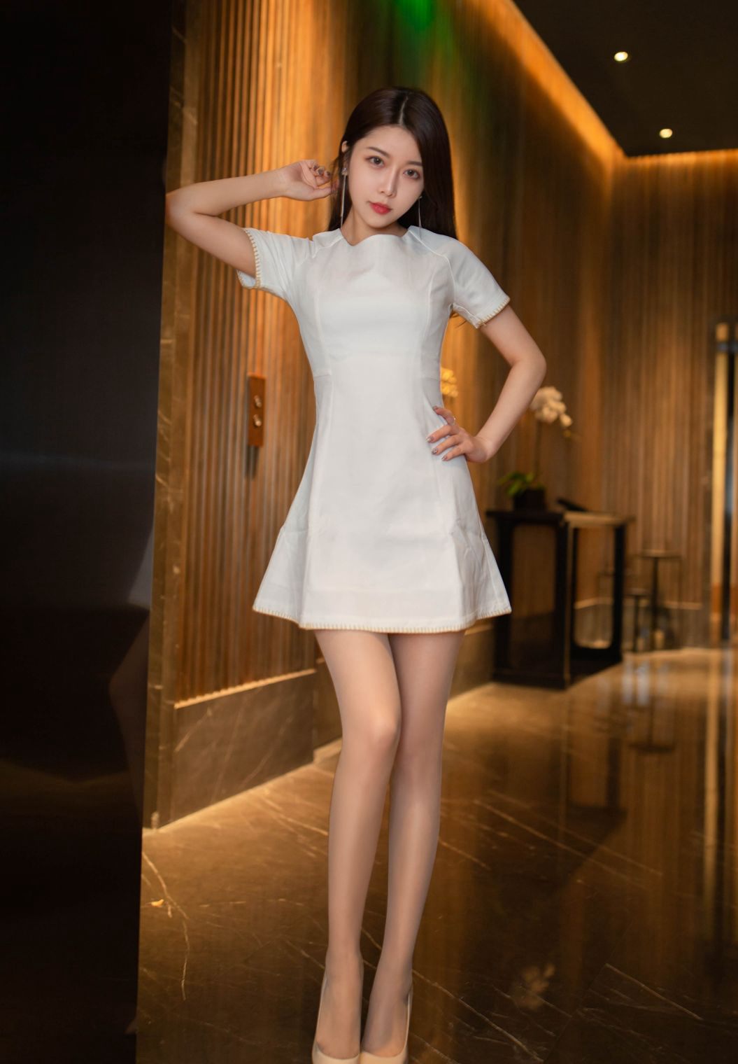 하시시 샐리의 섹시한 긴 다리, 풍만한 큰 가슴, 화끈한 몸매, 요물 사진