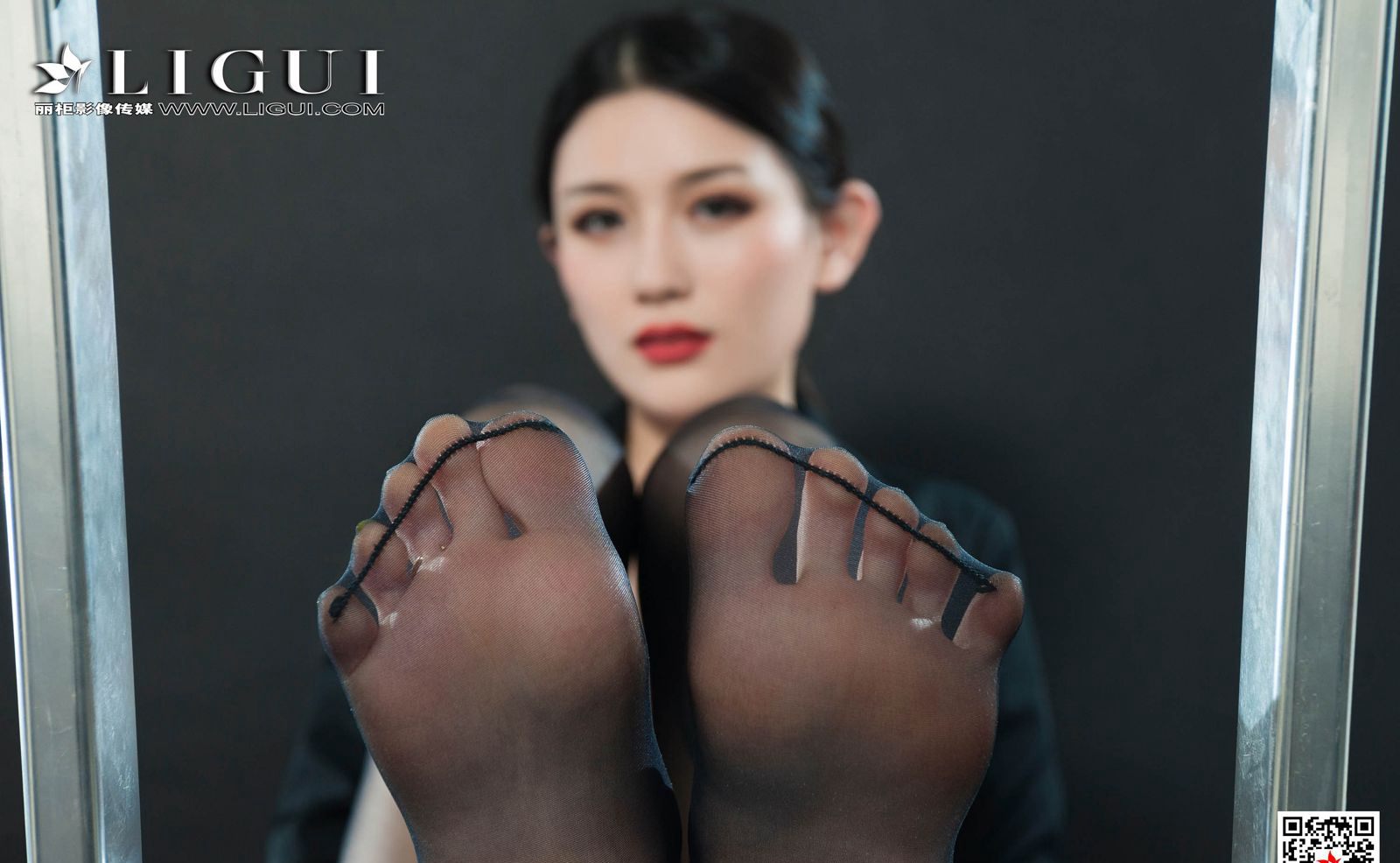 Ultimate Tattooed Beauty in Black Stockings: Seductive High Heels, Jade Feet, and Plump Beautiful Legs Photo Collection