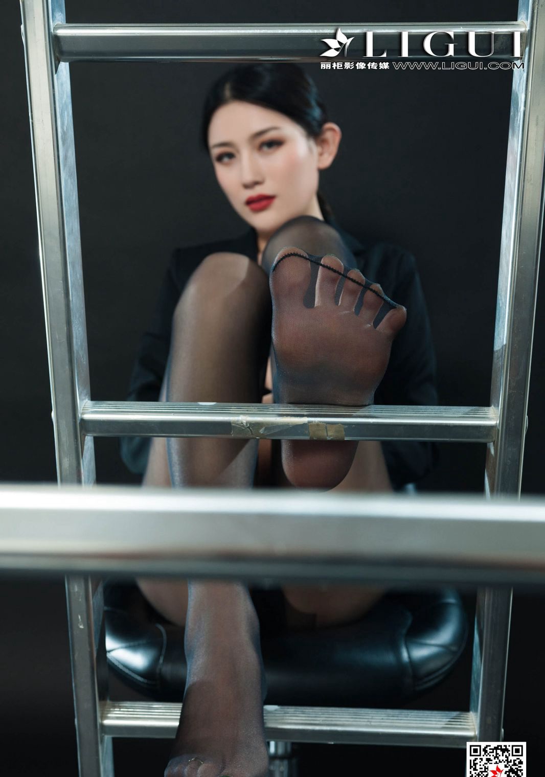 Ultimate Tattooed Beauty in Black Stockings: Seductive High Heels, Jade Feet, and Plump Beautiful Legs Photo Collection
