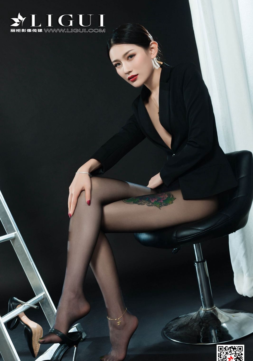 Ultimate Tattooed Beauty in Black Stockings: Seductive High Heels, Jade Feet, and Plump Beautiful Legs Photo Collection