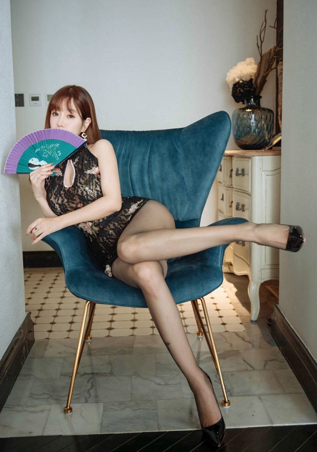 ワン・ユウジュンの少しぽっちゃりした美女、豊満な巨乳、黒ストッキングの美脚、高跟のレース情趣