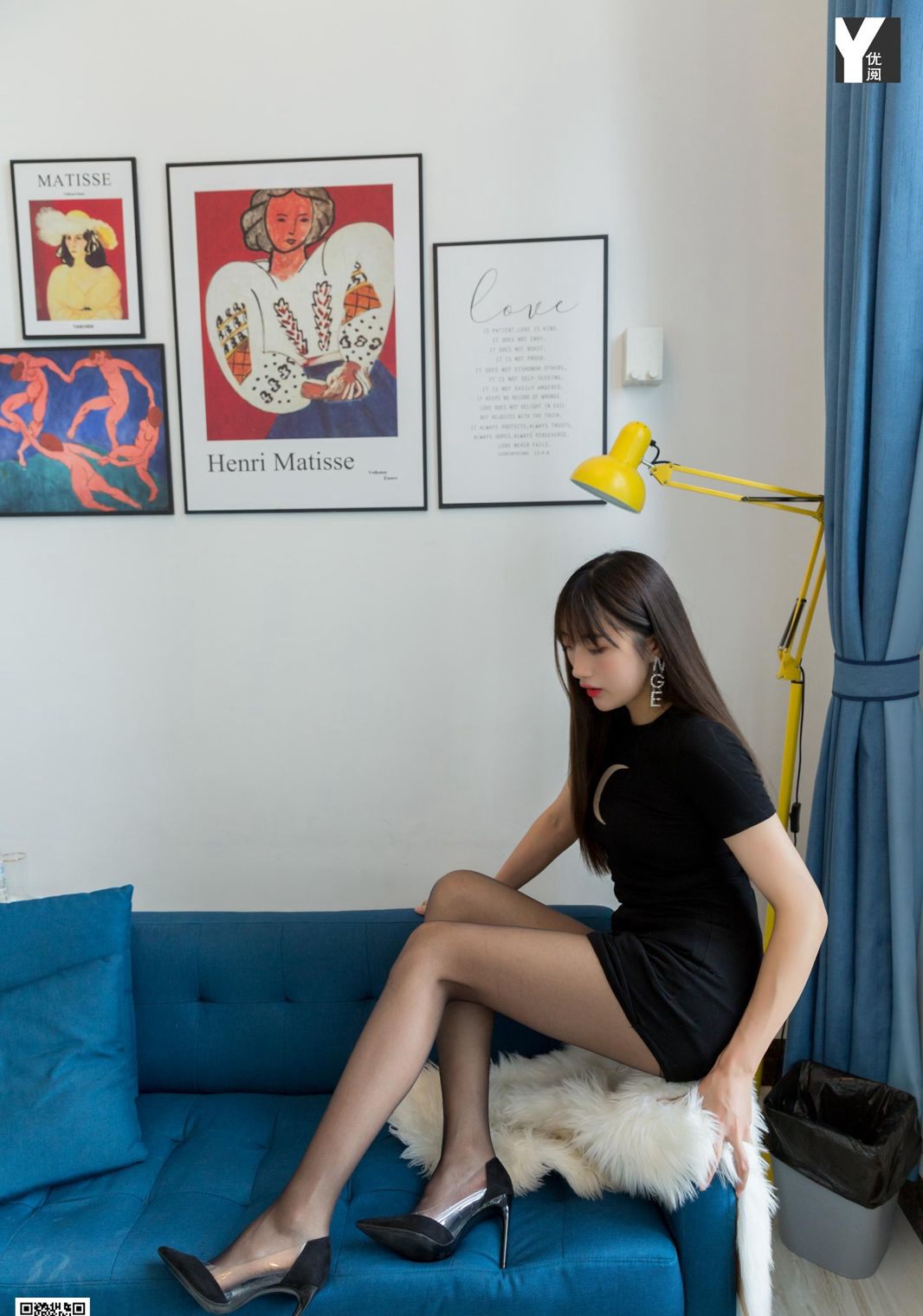 High-Definition Pictures of Uniform, Black Stockings, Sexy and Charming Jade Feet in High Heels Temptation