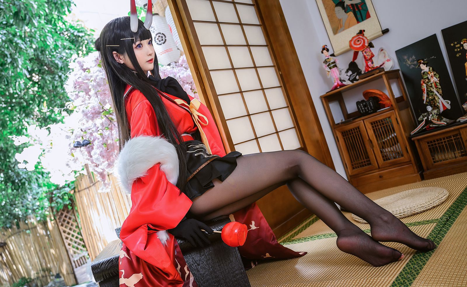 コスプレ福利：大スケールの黒ストッキング誘惑、セクシーな玉足