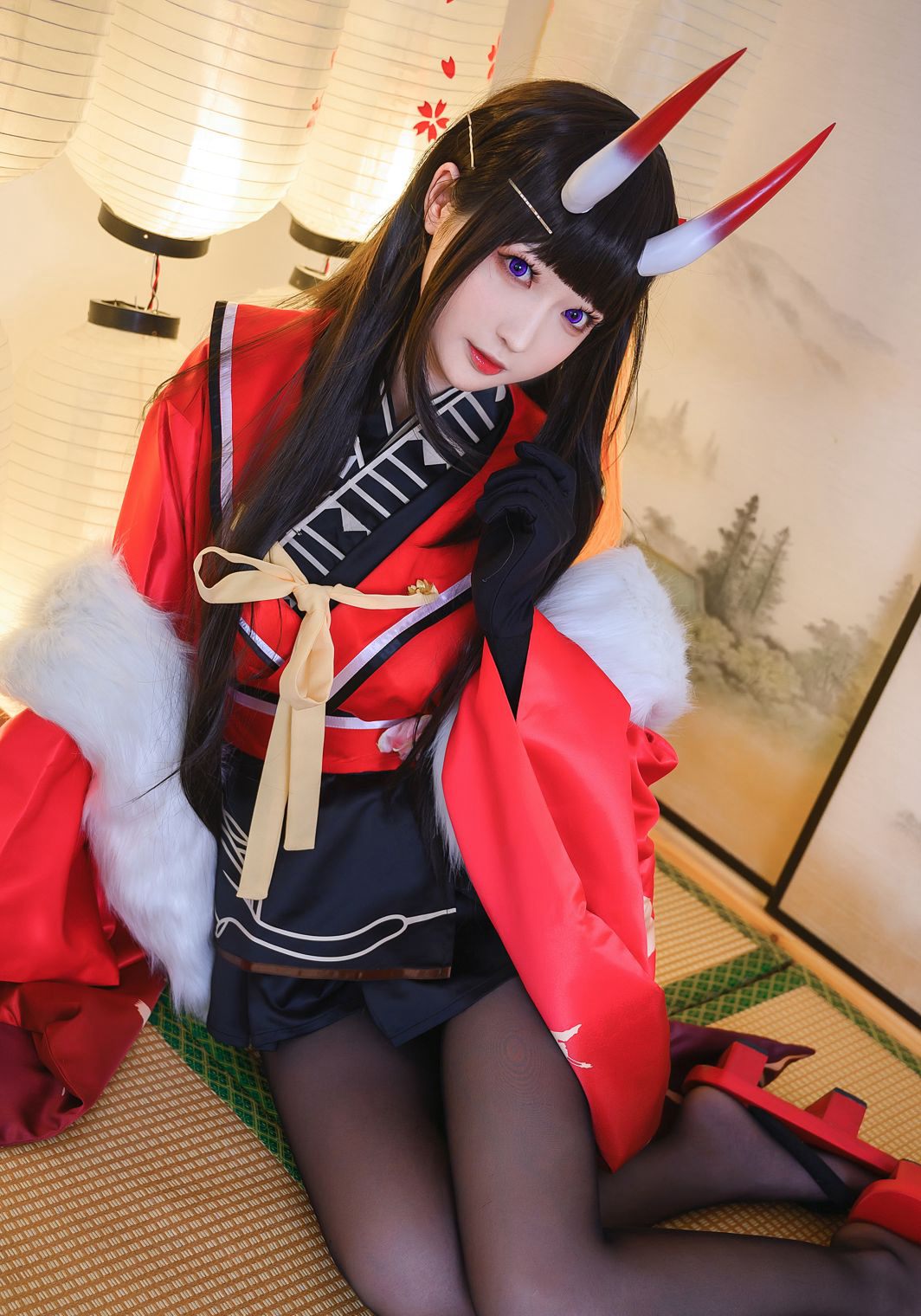 コスプレ福利：大スケールの黒ストッキング誘惑、セクシーな玉足