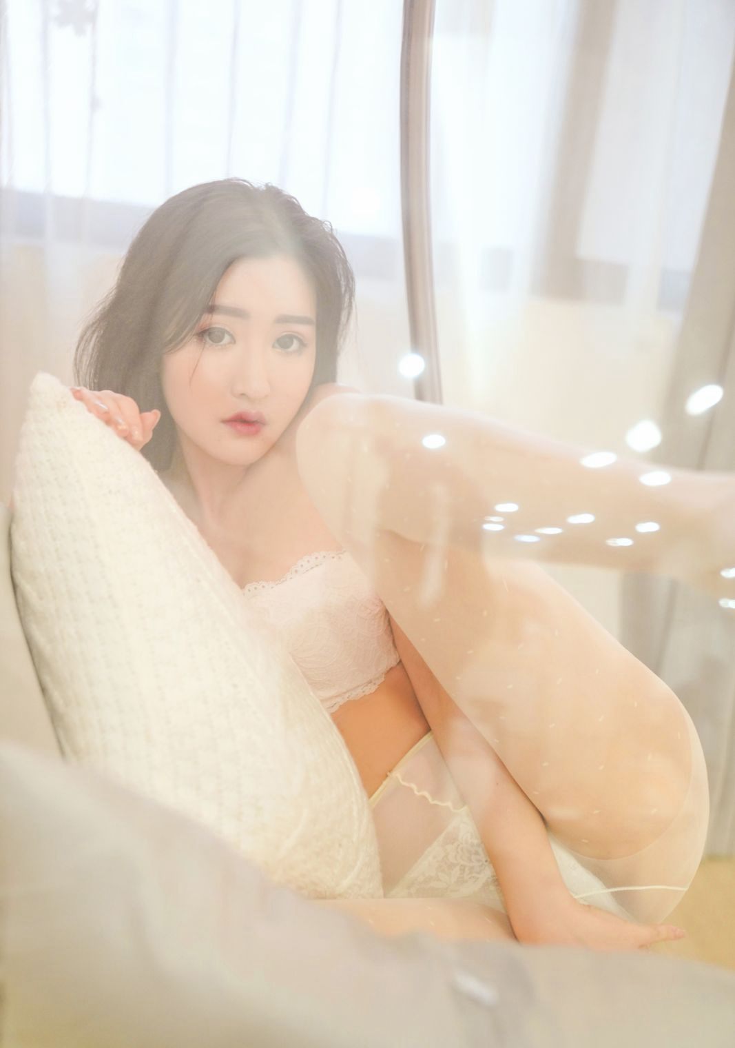 Shen Mengyao explicit dirty pictures in flesh-colored stockings, white lace lingerie, rear-entry style with perky buttocks