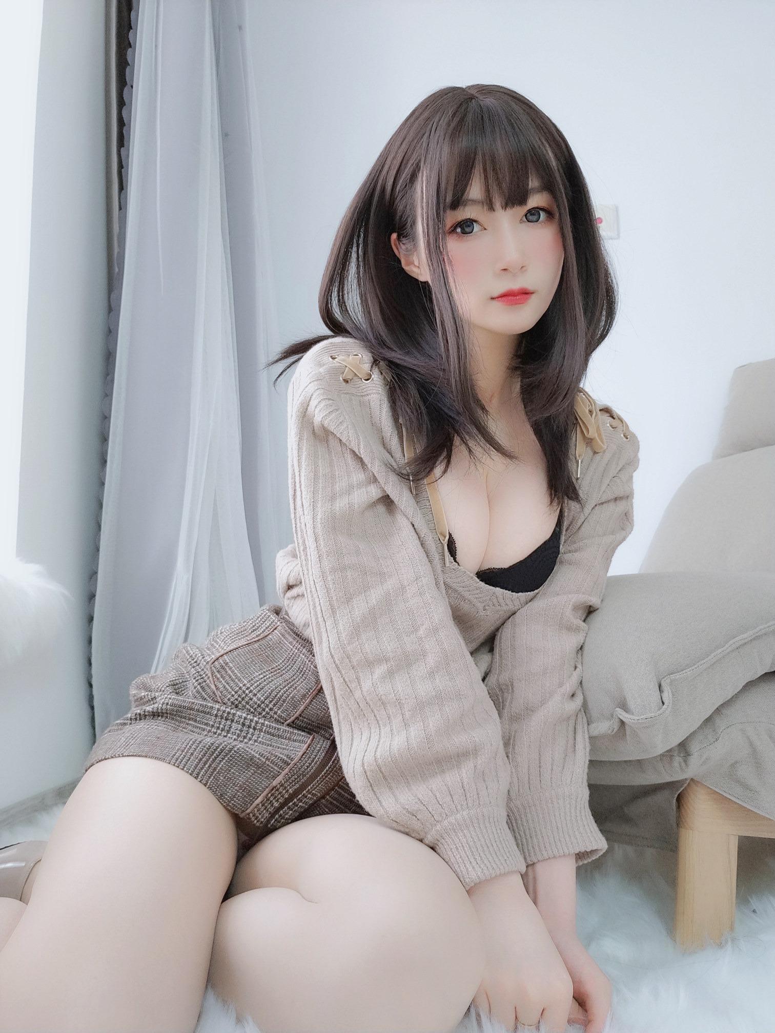 Bạch Ngân 81 - Hậu bối ngọt ngào 130P