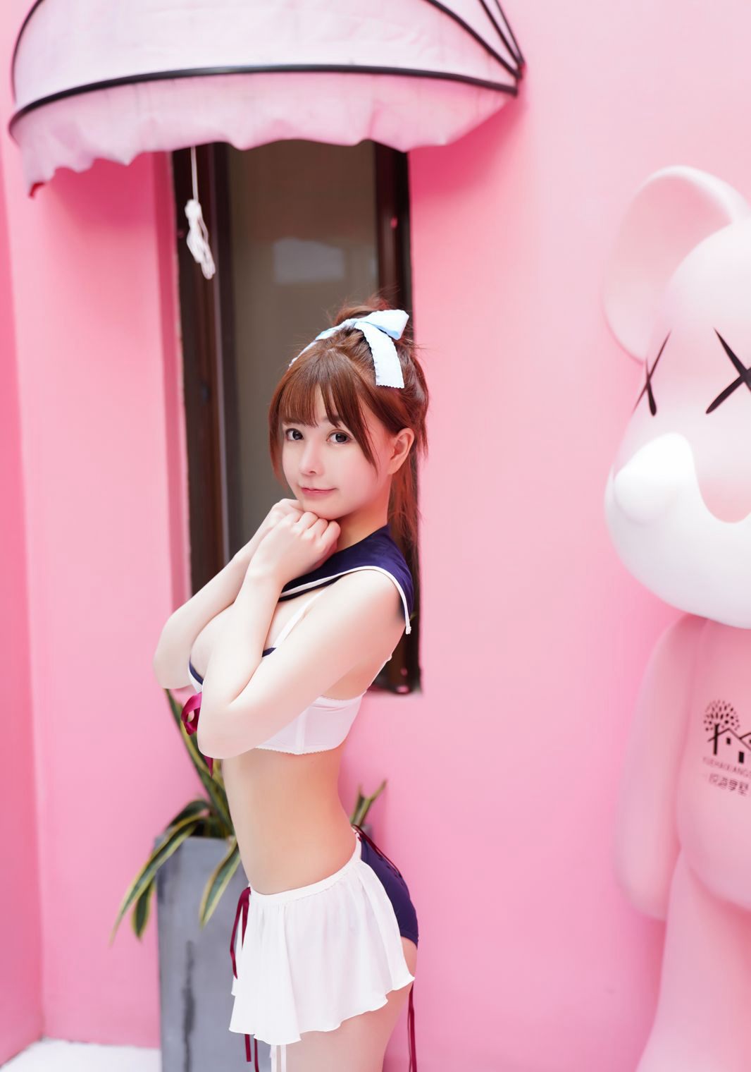 UU醬白絲學生裝超大豐乳肥臀性感比基尼
