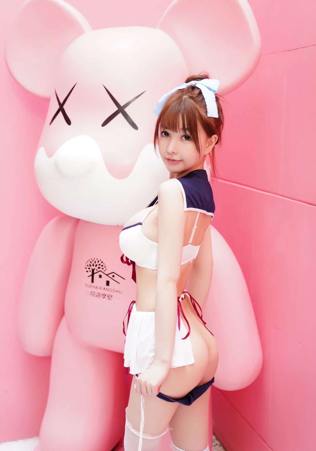 UU醬白絲學生裝超大豐乳肥臀性感比基尼