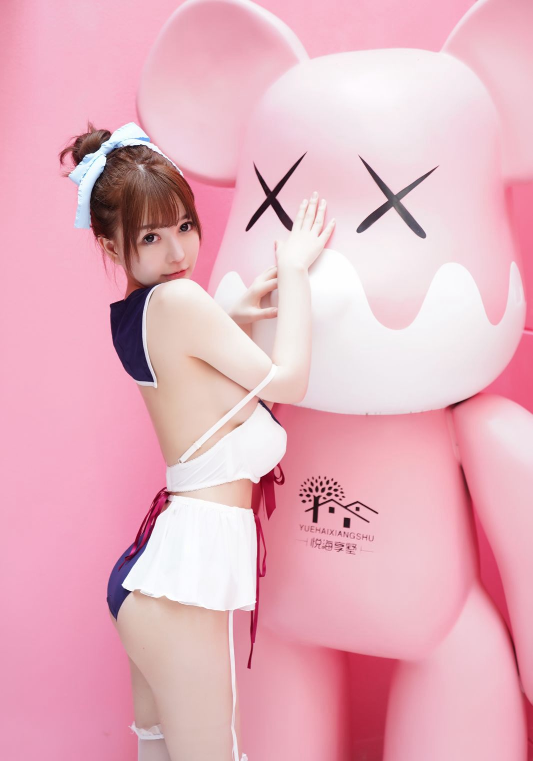 UU醬白絲學生裝超大豐乳肥臀性感比基尼