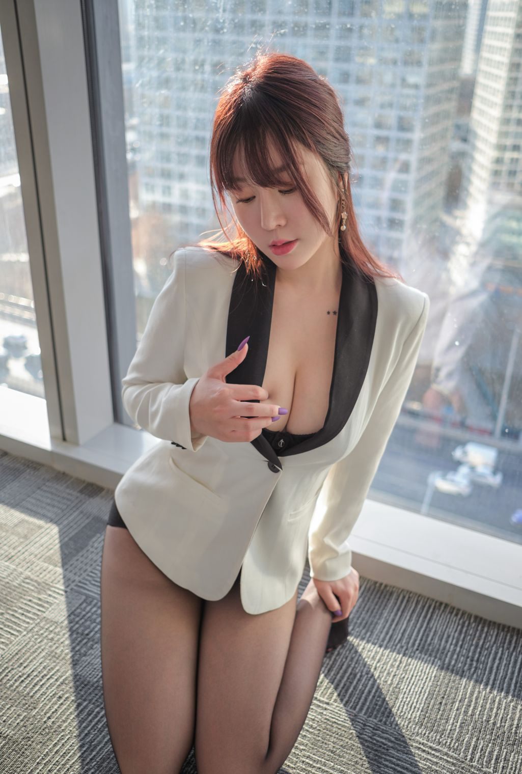 超火辣嫩模王雨純豐滿黑絲襪美腿制服巨乳寫真