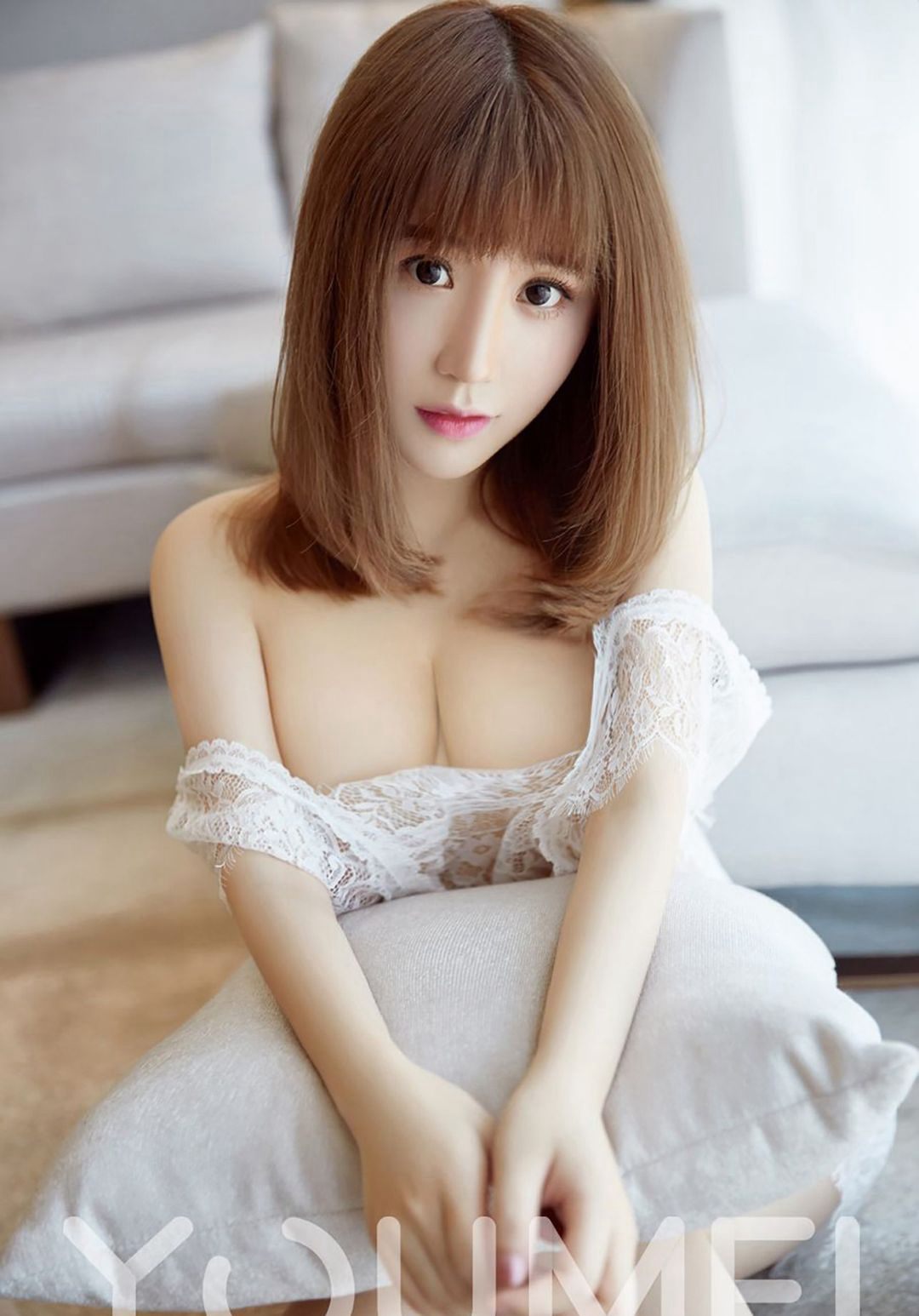 緋月桜-Cherryのセクシーなレース情趣下着が誘惑する巨乳の高画質画像