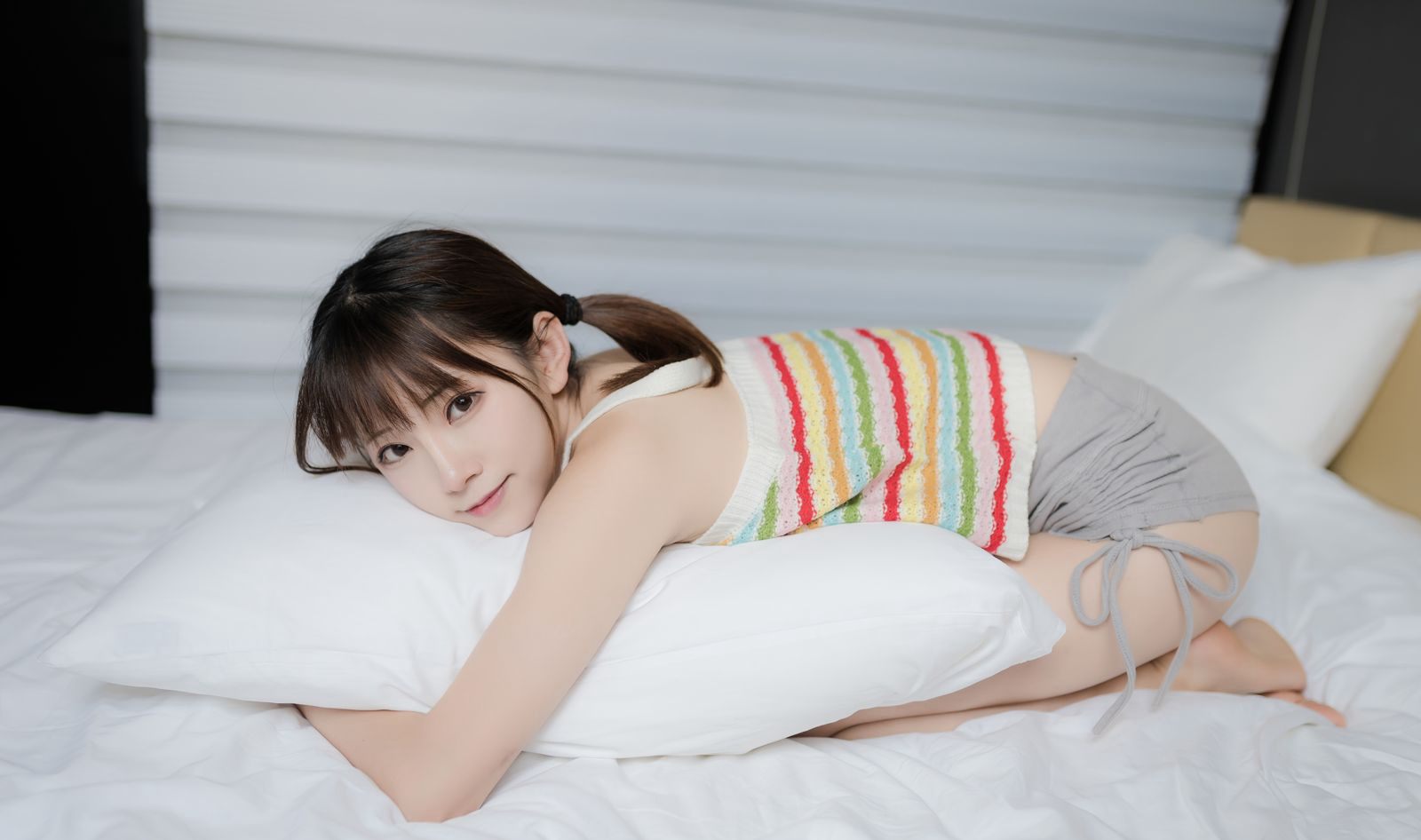 Miaotang Film High-Value Double Ponytails Large-Scale Cosplay Private Fair-Skinned Beautiful Legs Photobook