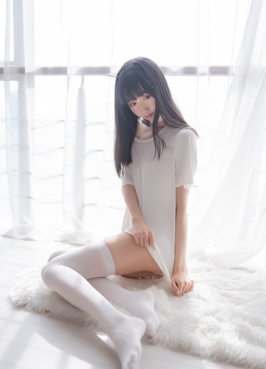 Ảnh cosplay mỹ nữ quyến rũ với mông đẹp, chân dài, da trắng mịn, hình ảnh lớn尺度 phúc lợi.