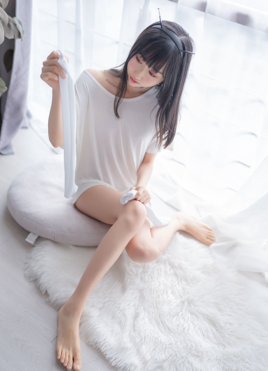 白絲 COS 美女誘惑美臀美腿嫩白白皙皮膚大尺度福利圖