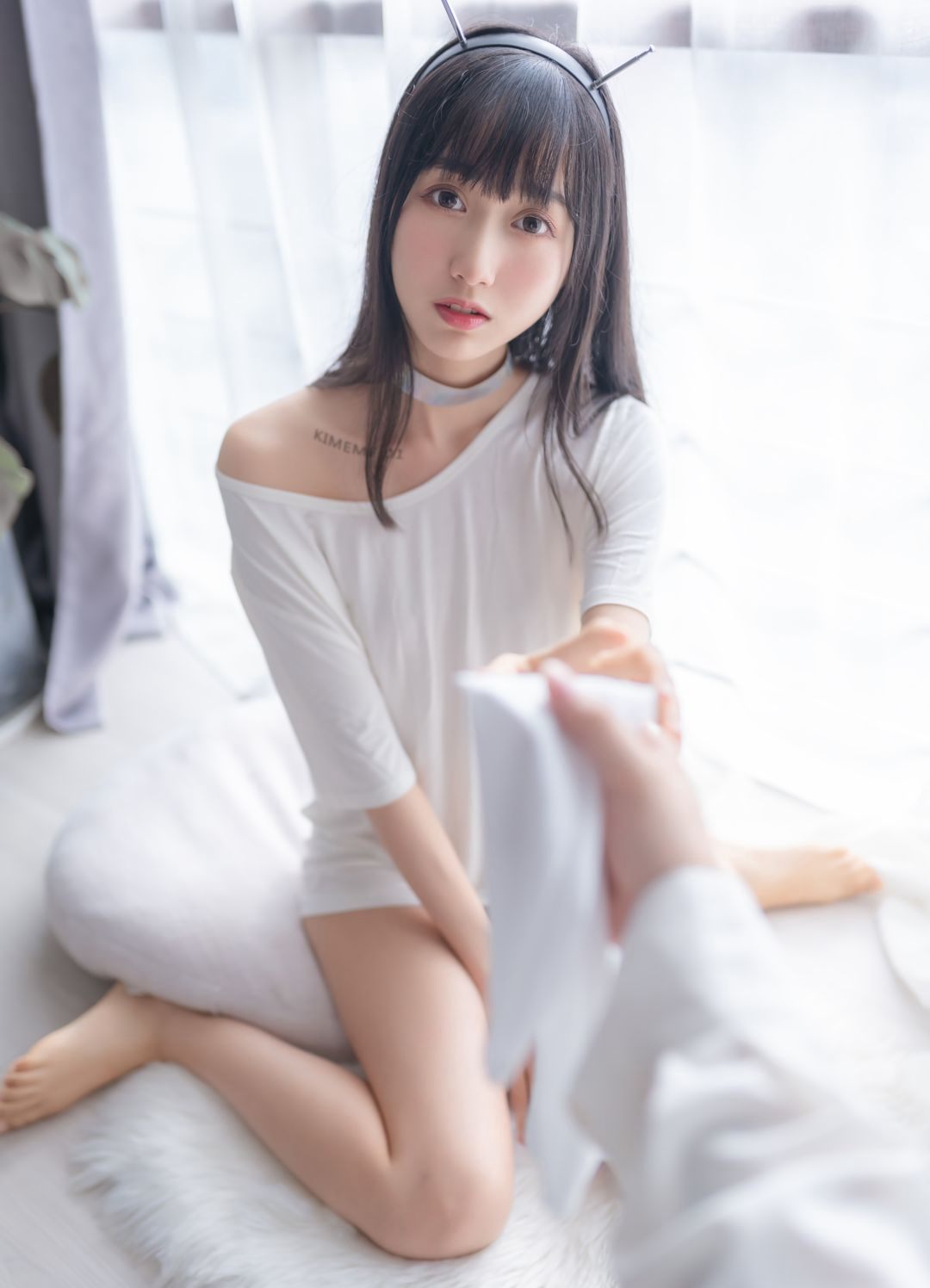 白絲 COS 美女誘惑美臀美腿嫩白白皙皮膚大尺度福利圖