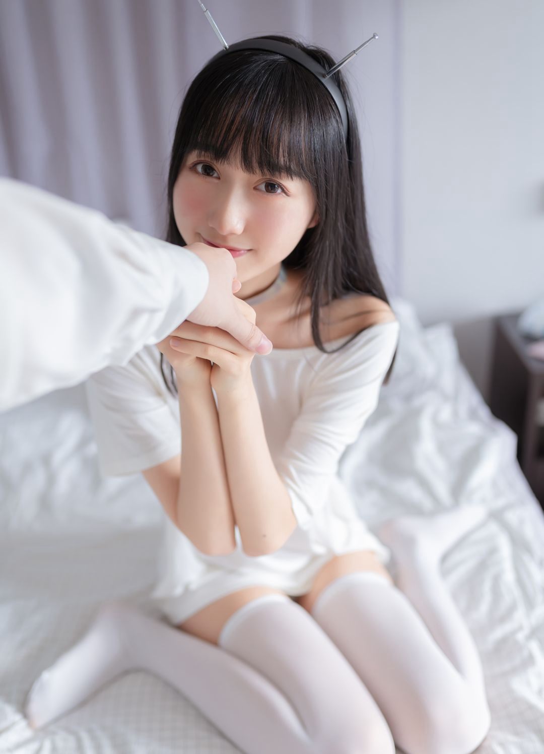 白絲 COS 美女誘惑美臀美腿嫩白白皙皮膚大尺度福利圖