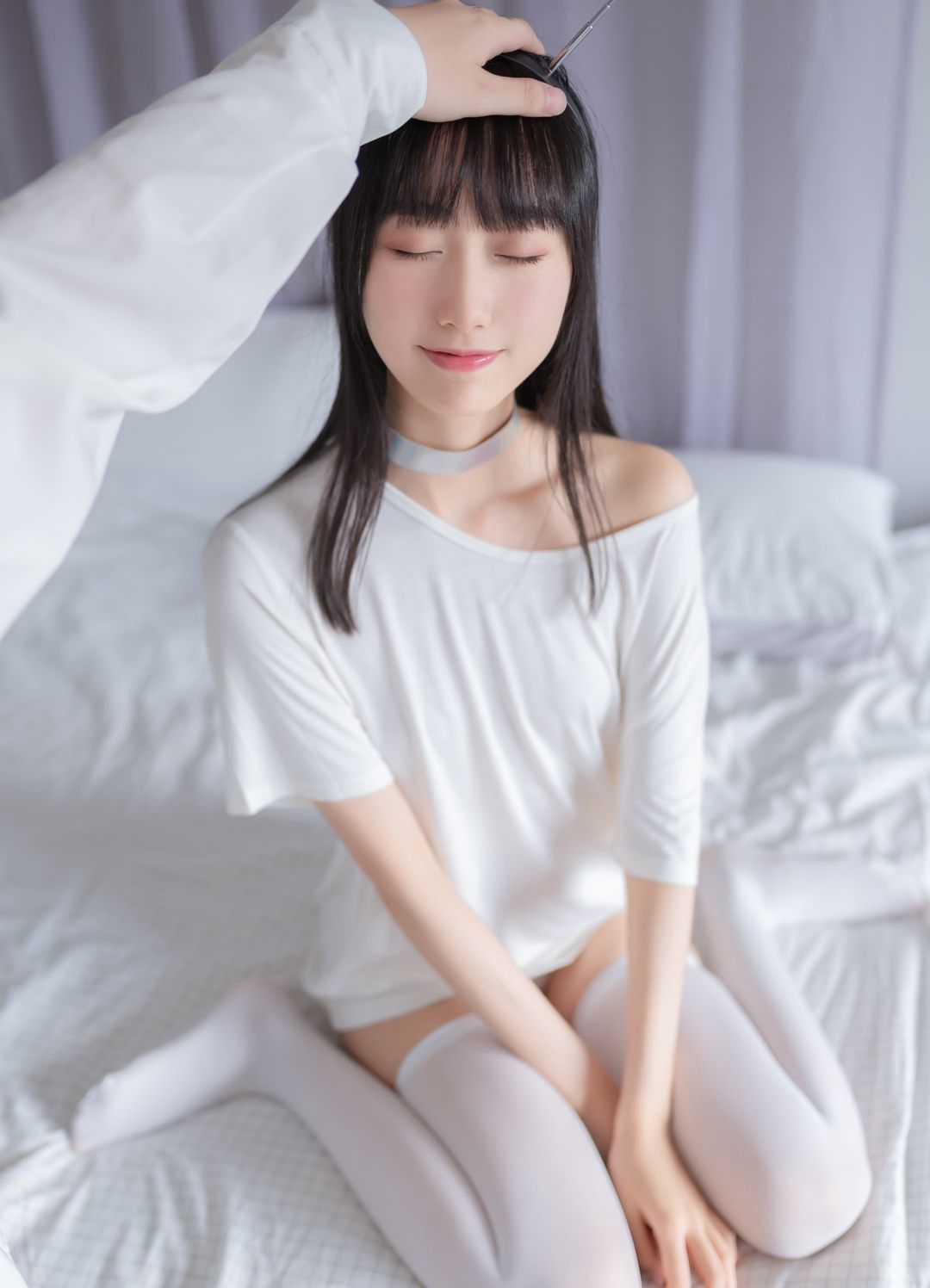 白絲 COS 美女誘惑美臀美腿嫩白白皙皮膚大尺度福利圖