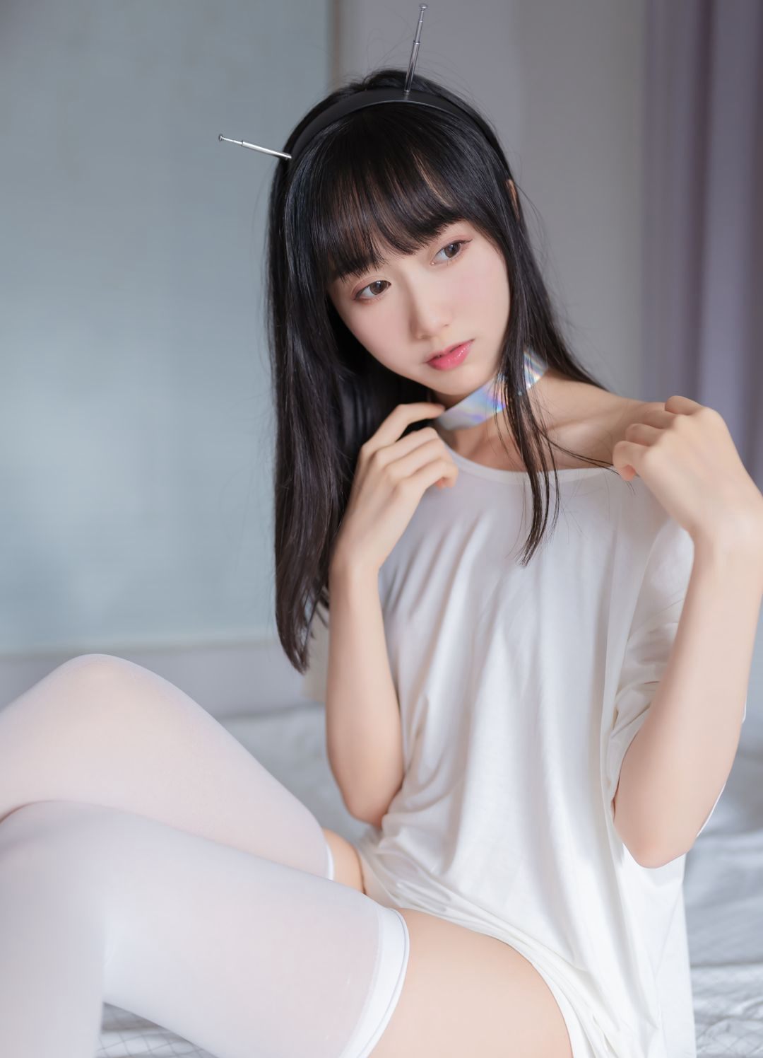 白絲 COS 美女誘惑美臀美腿嫩白白皙皮膚大尺度福利圖