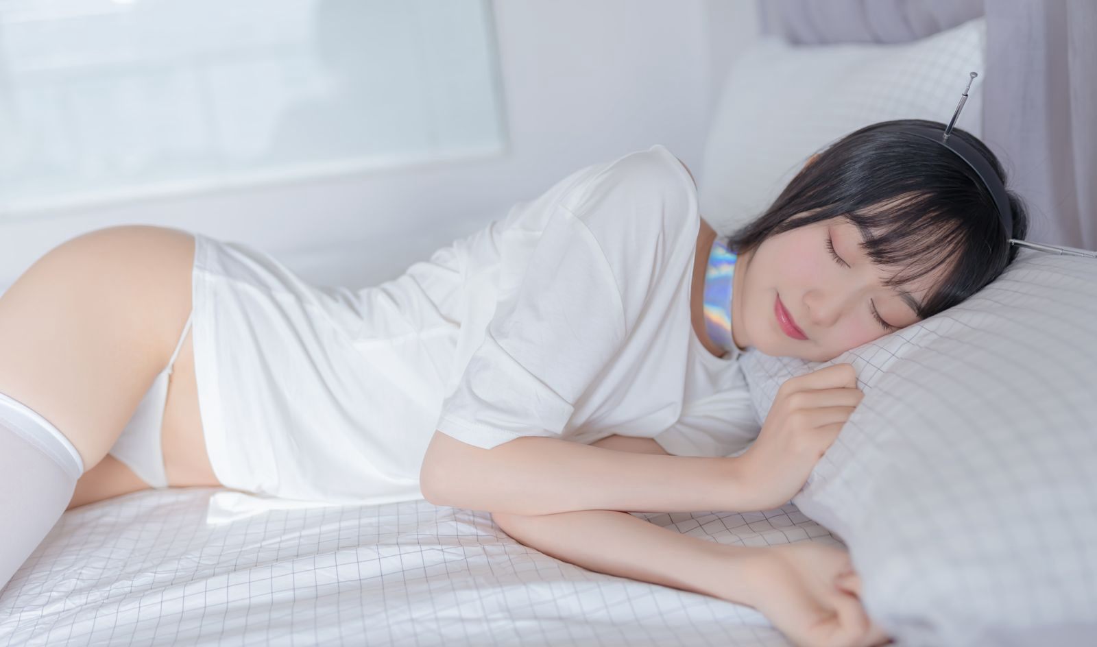 白絲 COS 美女誘惑美臀美腿嫩白白皙皮膚大尺度福利圖