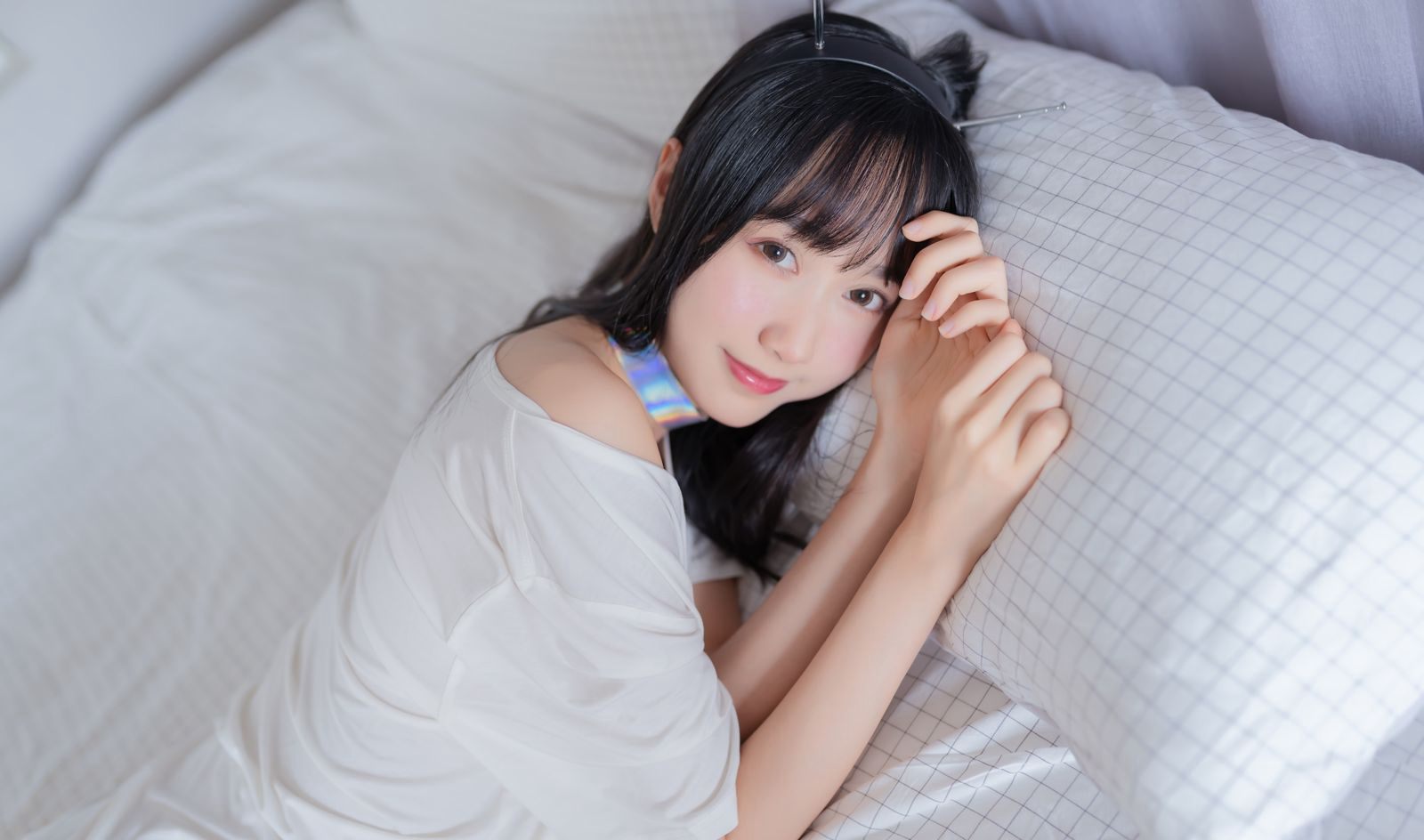 白絲 COS 美女誘惑美臀美腿嫩白白皙皮膚大尺度福利圖