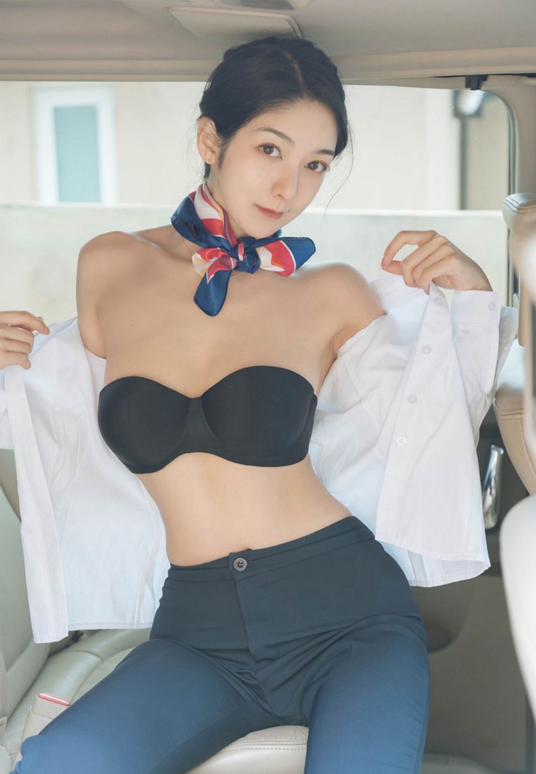 แองเจล่า เซี่ยวเรบา ในรถ ถอดชุดแอร์โฮสเตส ถุงน่องสีเนื้อ เท้าสุดยอด ความคมชัดสูง