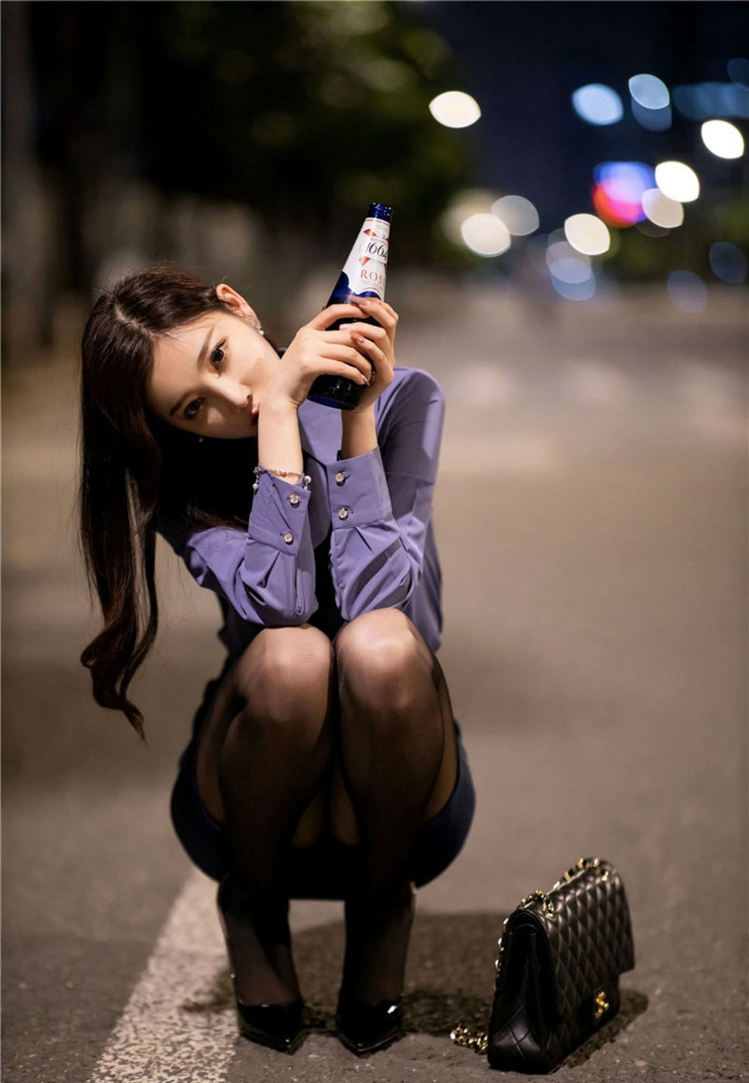 Buổi tối tình cờ gặp mỹ nữ say rượu, gợi cảm với tất đen và đồng phục quyến rũ, người mẫu trẻ Dương Thần Thần sugar.