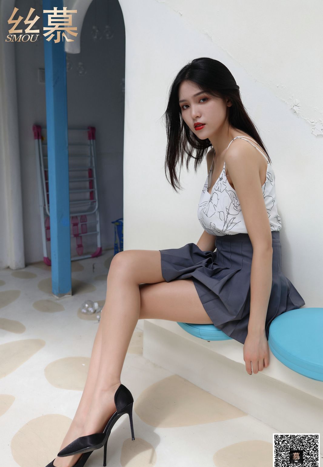 High-Definition Nude Photos of a Flirtatious, Top-Quality Beautiful Woman in Uniform with Big Beautiful Legs, Flesh-Colored Stockings, and Jade Feet