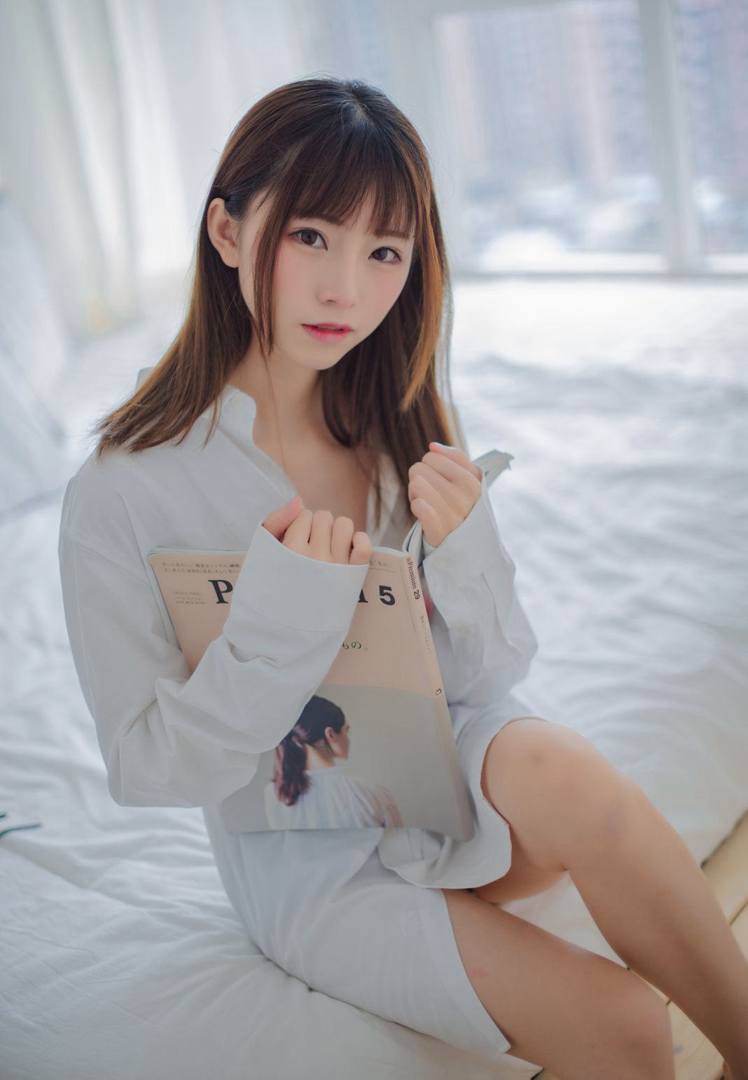 白嫩女神 COSER 綺太郎 性感嫩白美腿白皙玉足大尺度寫真